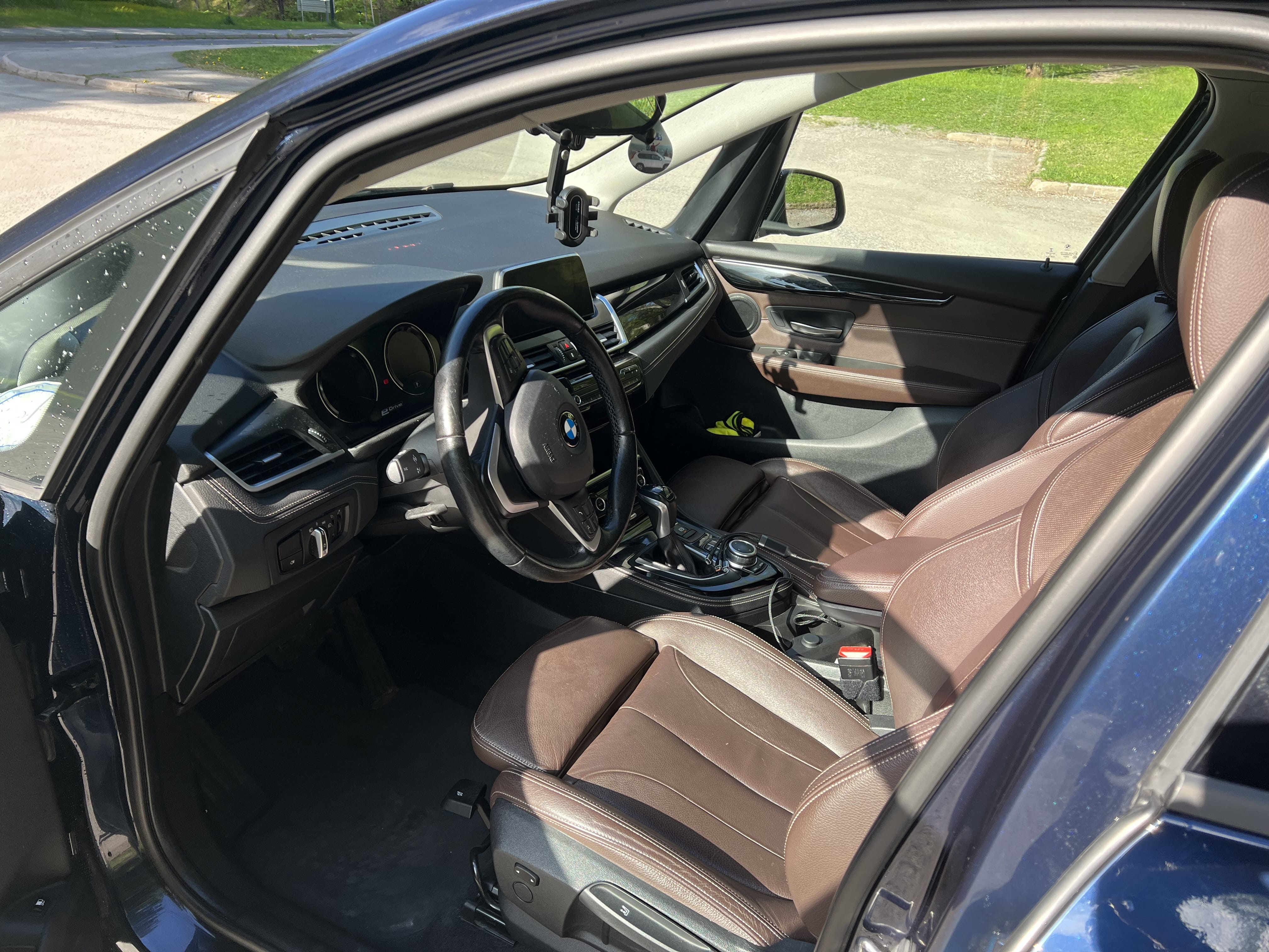 BMW  225xe iPerformance med Babysete
