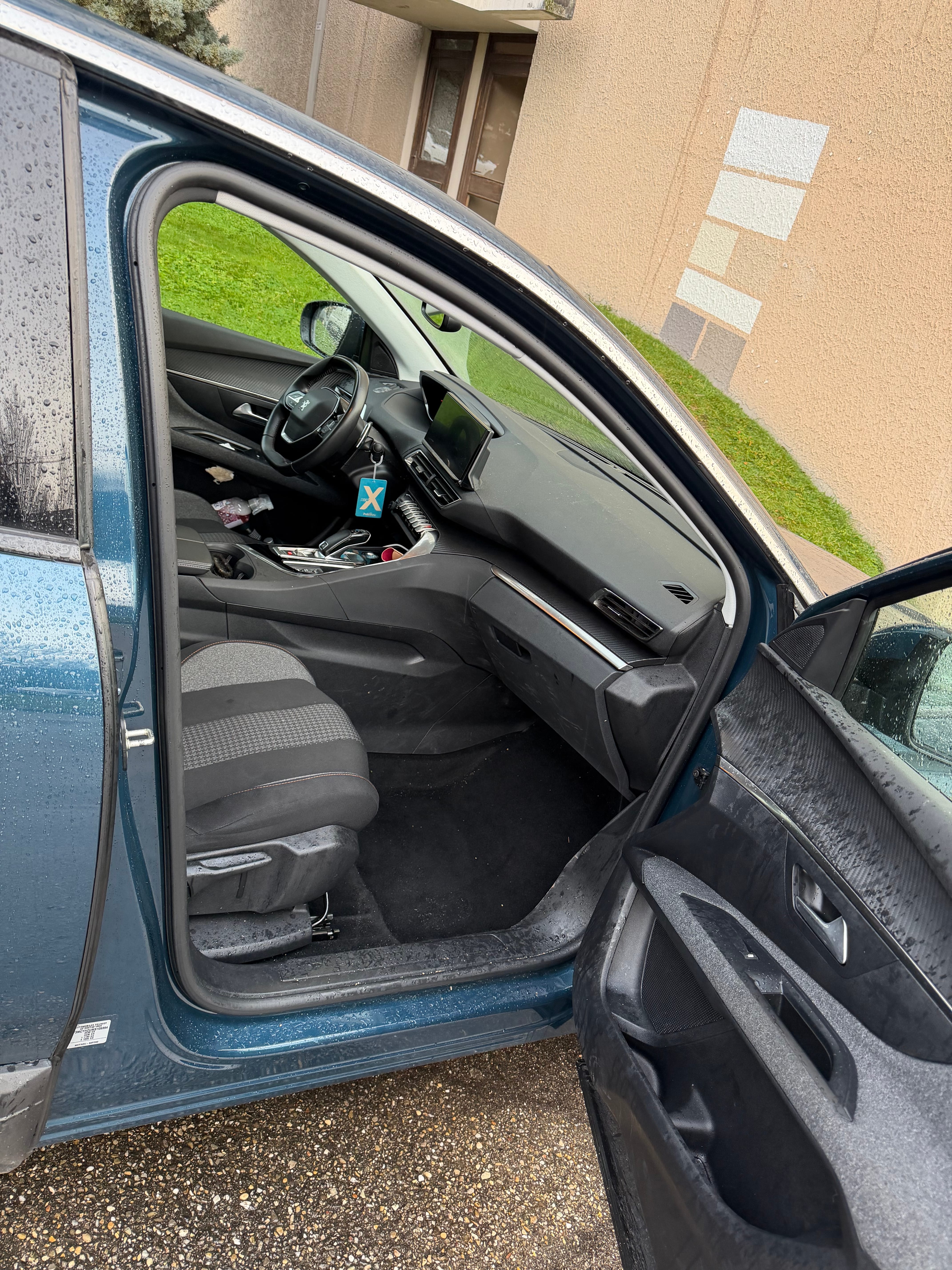 Peugeot 5008 avec GPS