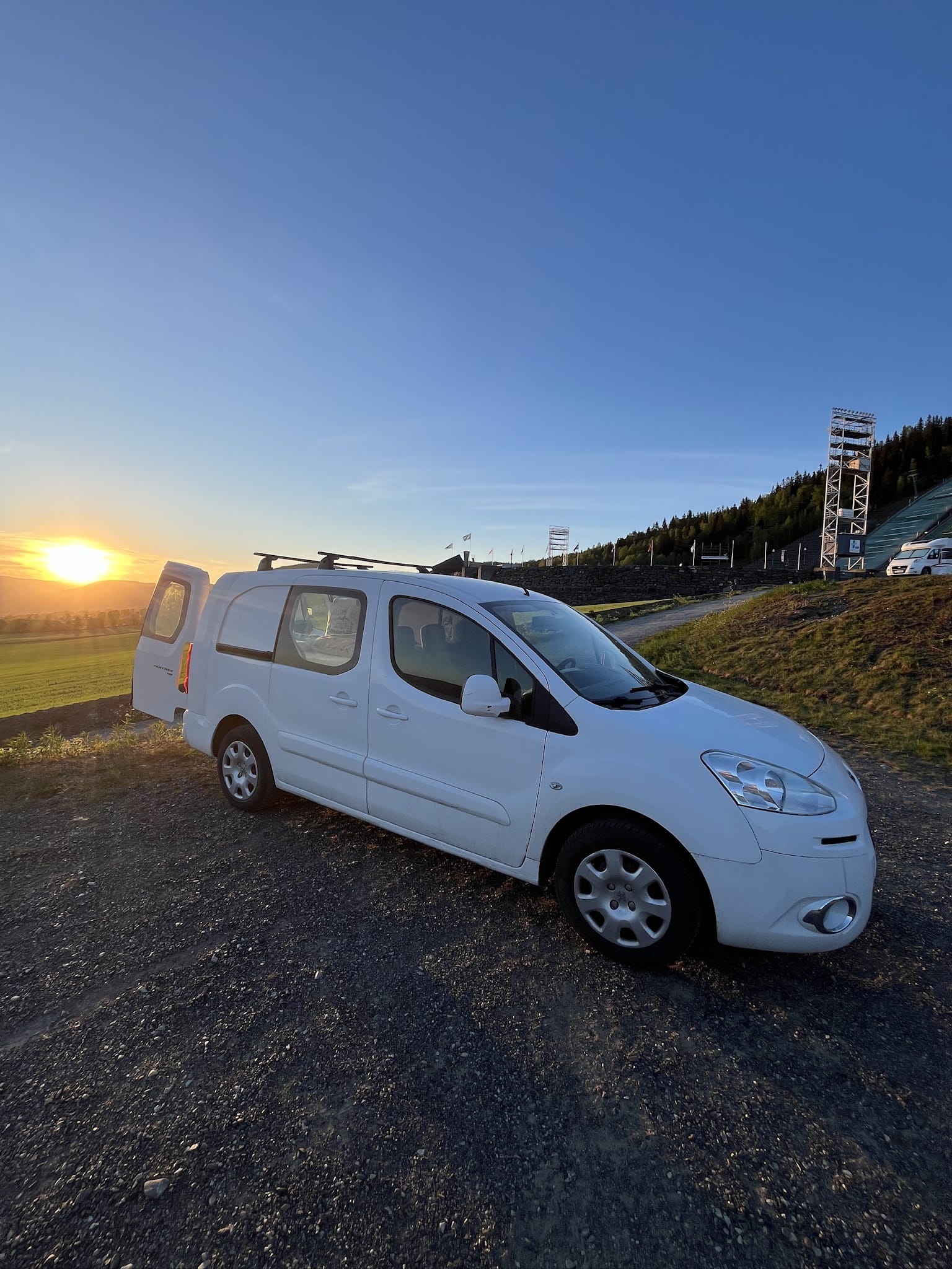 Peugeot Partner med Snøkjettinger