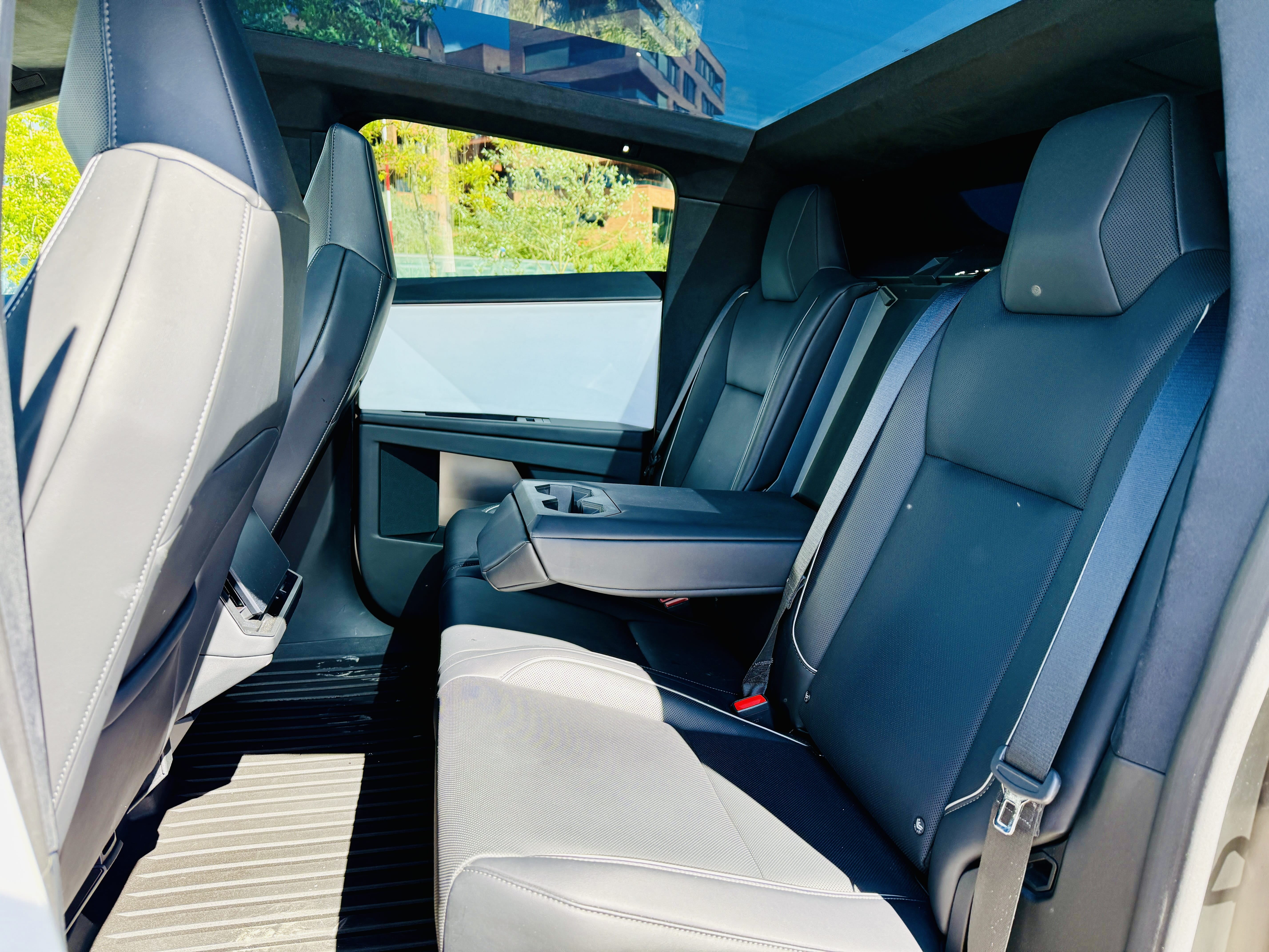 Tesla Cybertruck med Lydinngang