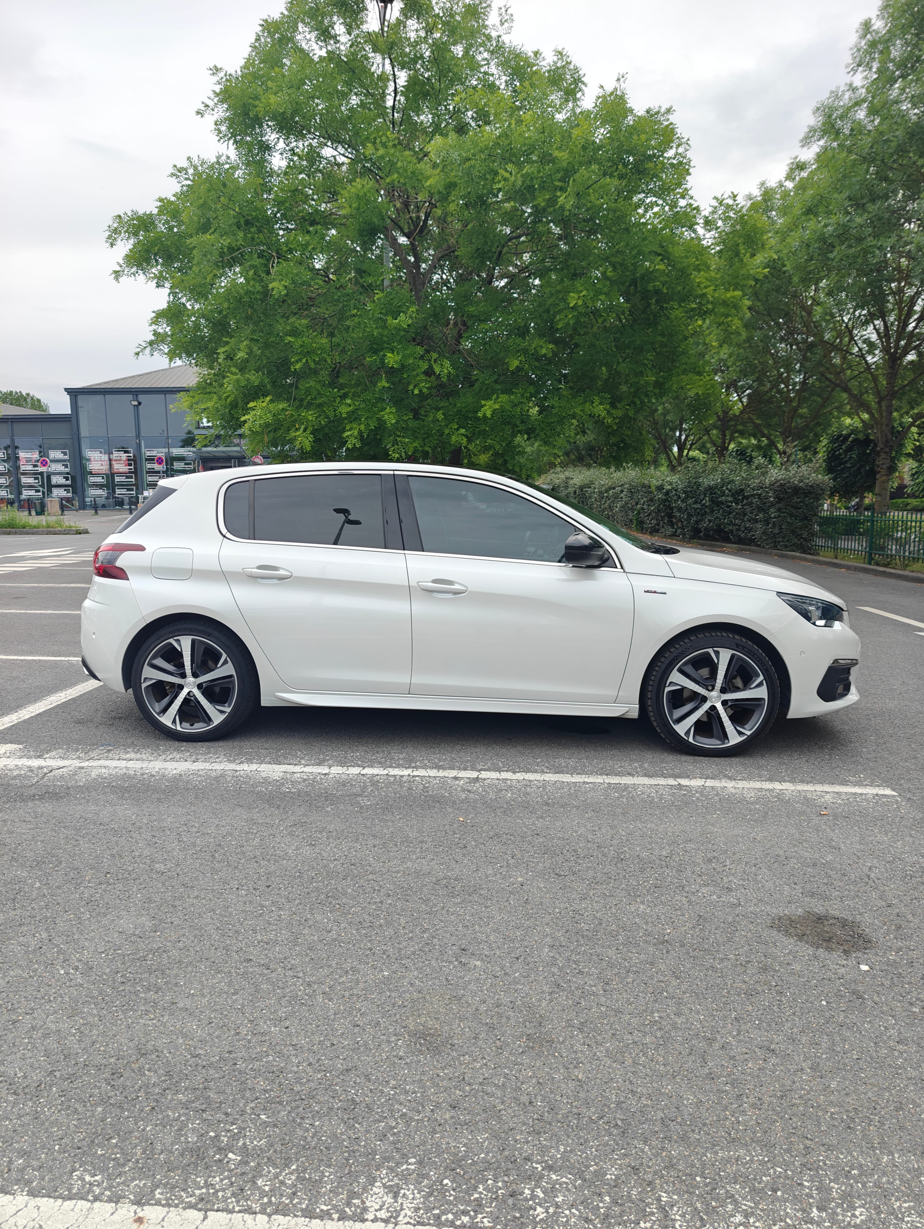 Peugeot 308 GT Line Auto Full option avec Climatisation
