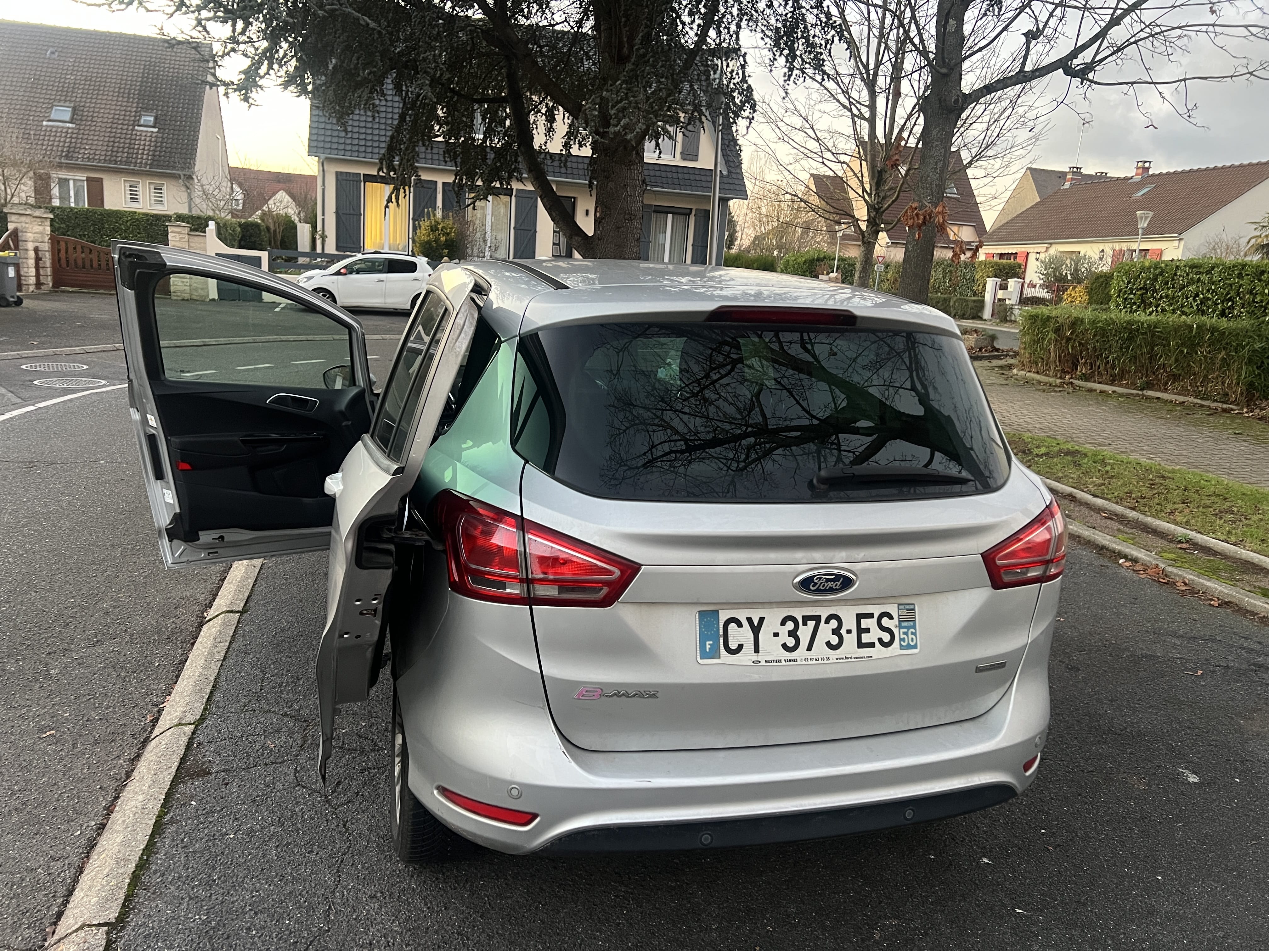 Ford B-Max avec GPS