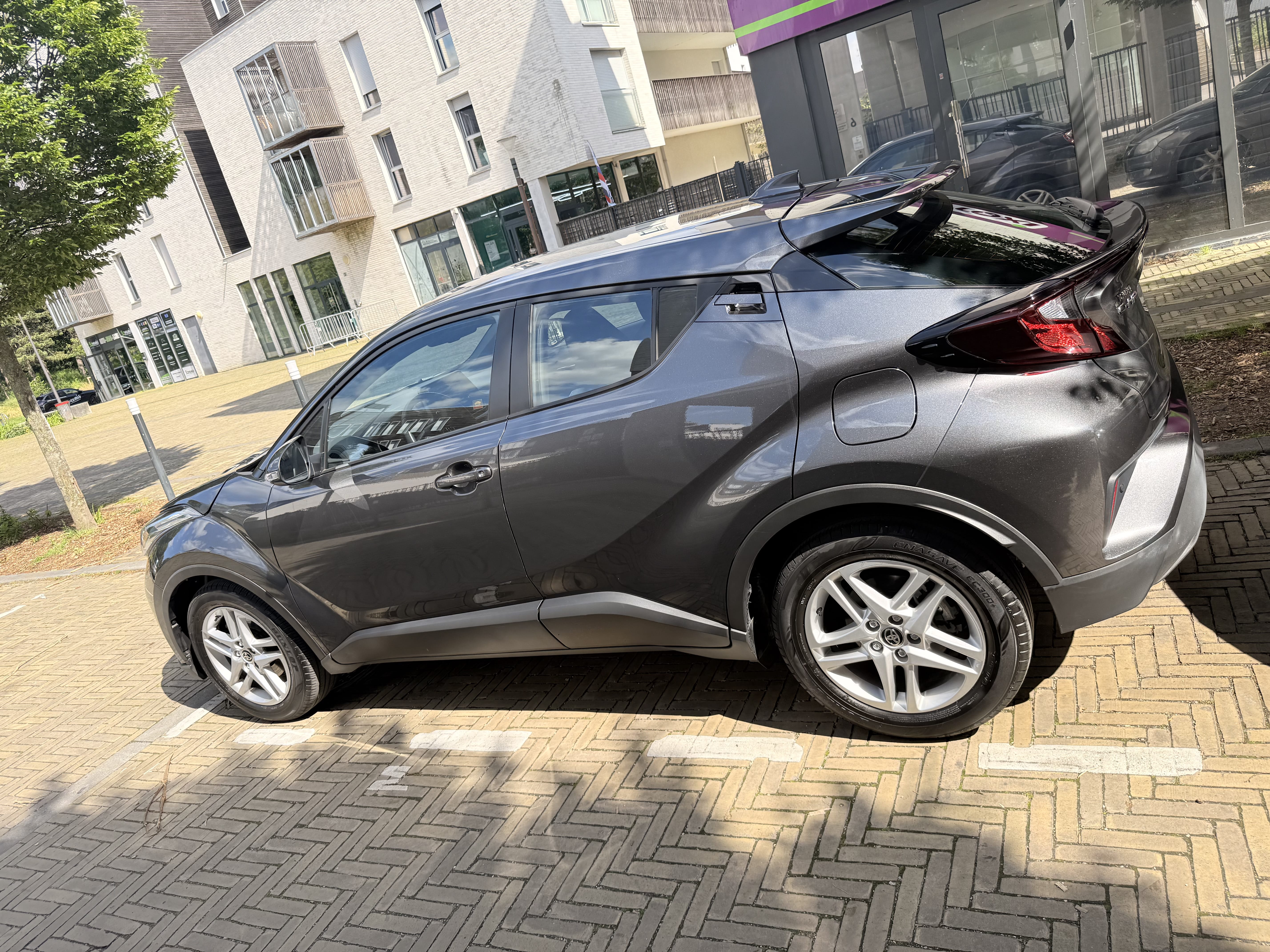 Toyota C-HR Hybrid avec Climatisation