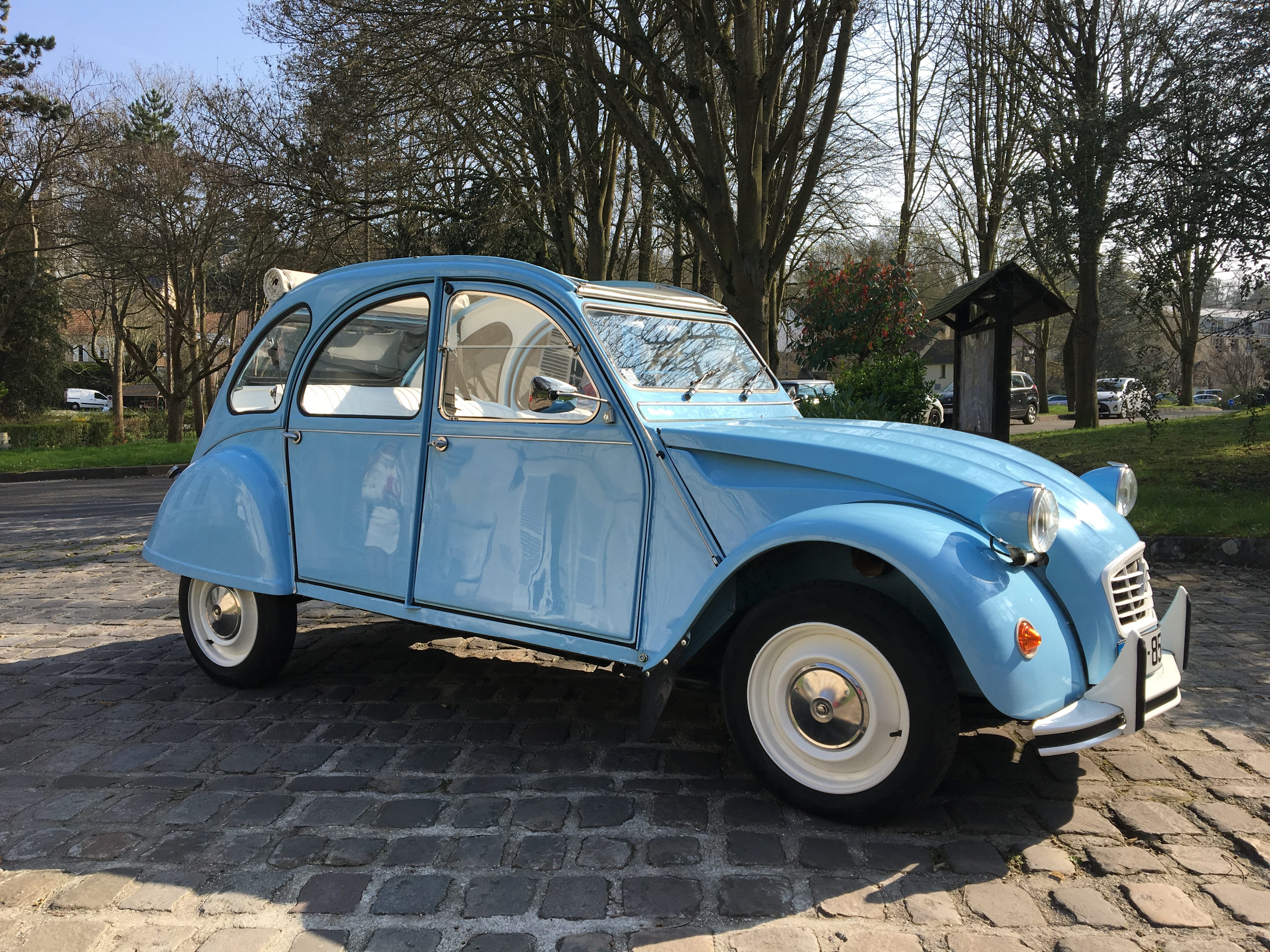Citroen 2CV 6 Blue Virgin
