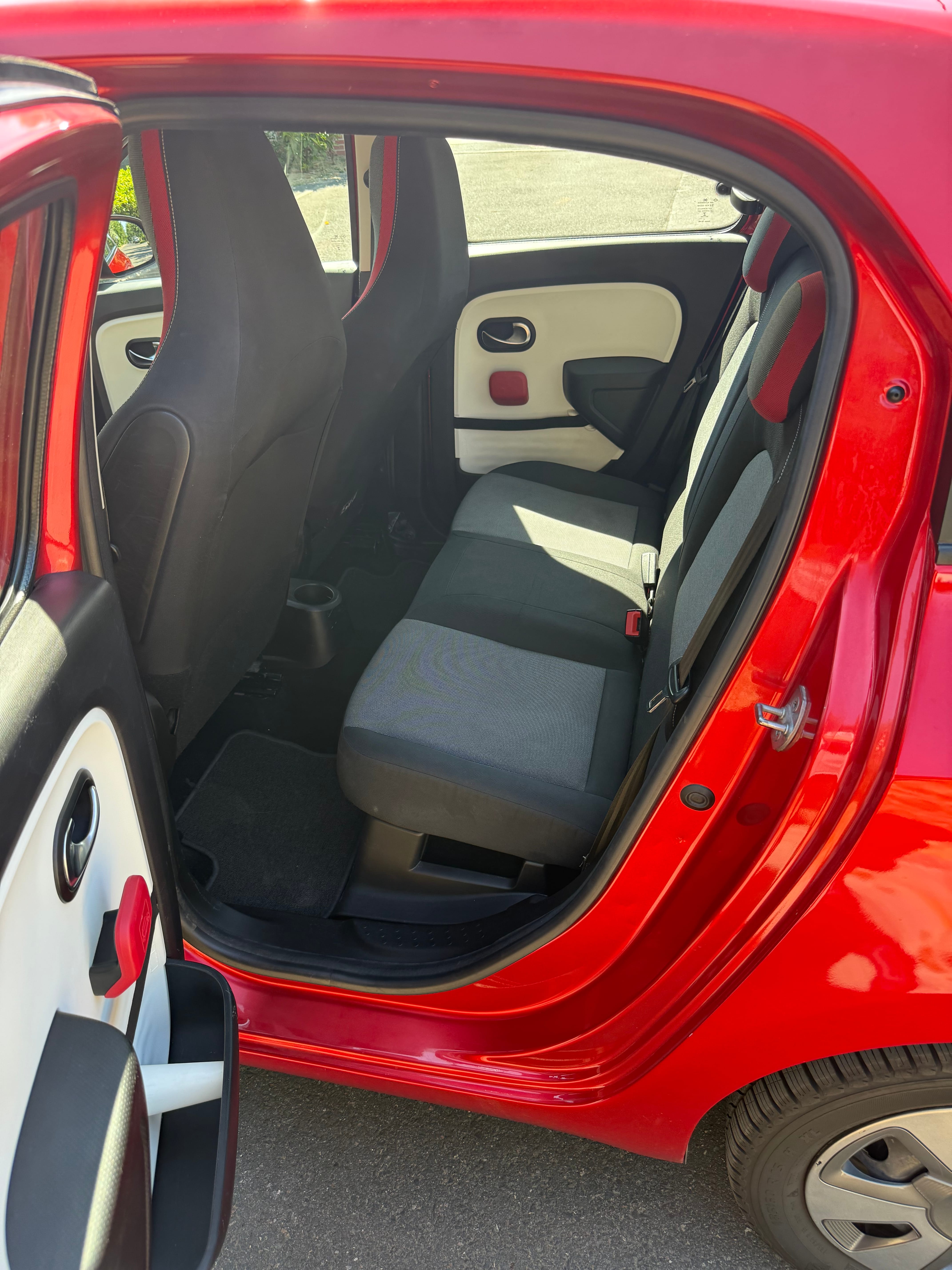 Renault Twingo III avec Autoradio