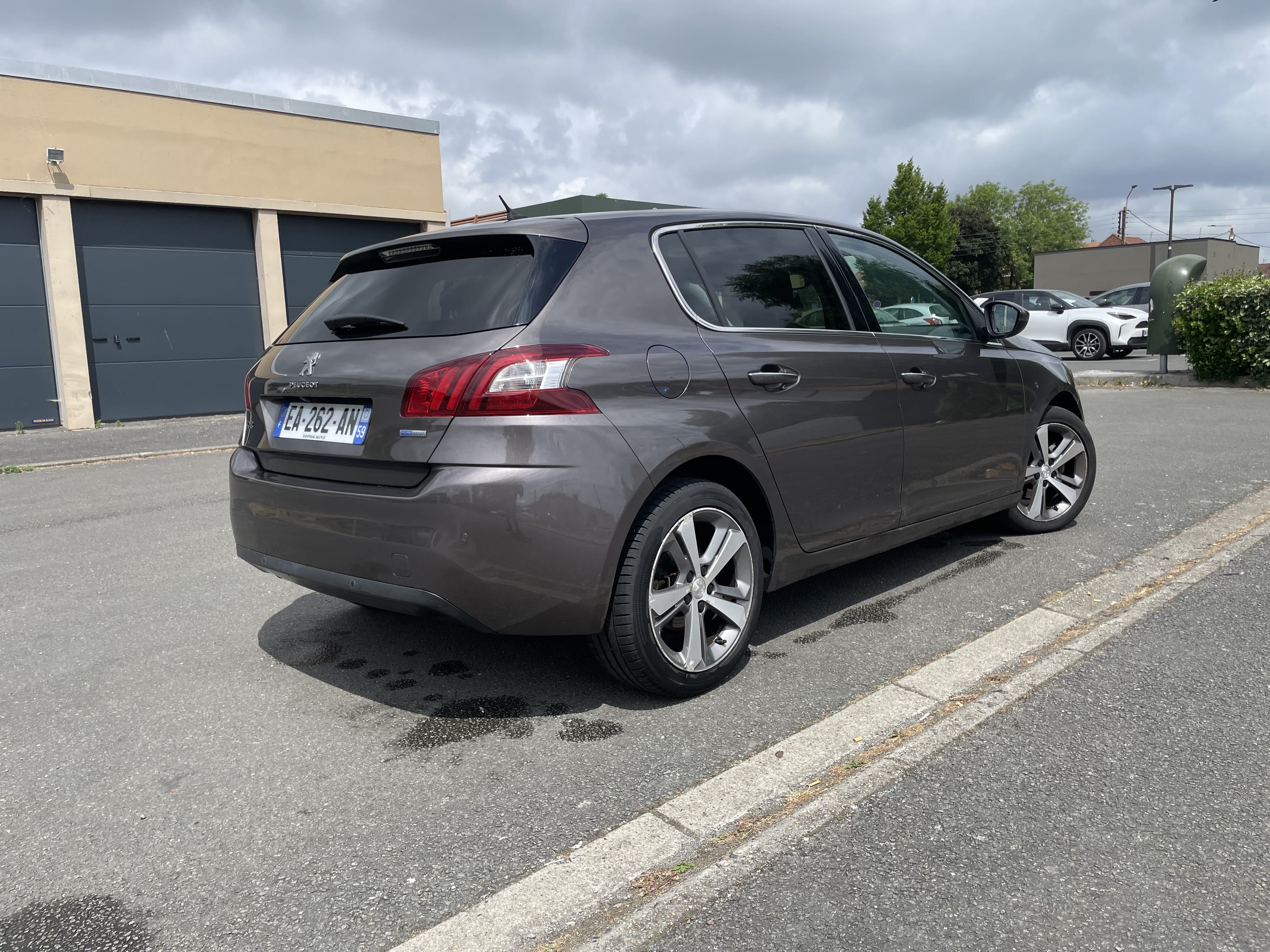 Peugeot 308 130ch EAT6 Féline avec Régulateur de vitesse