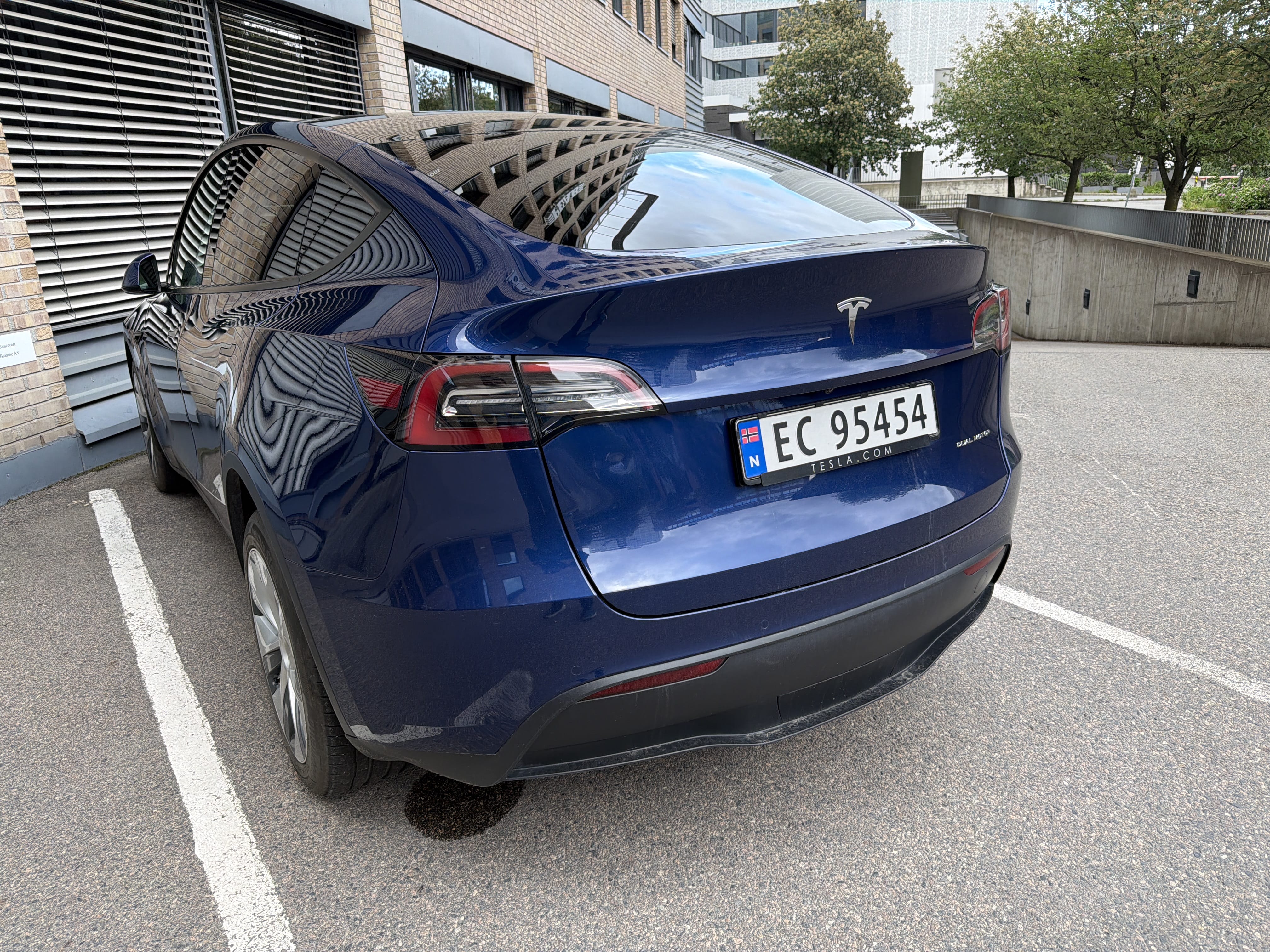 Tesla Model Y med Ryggekamera