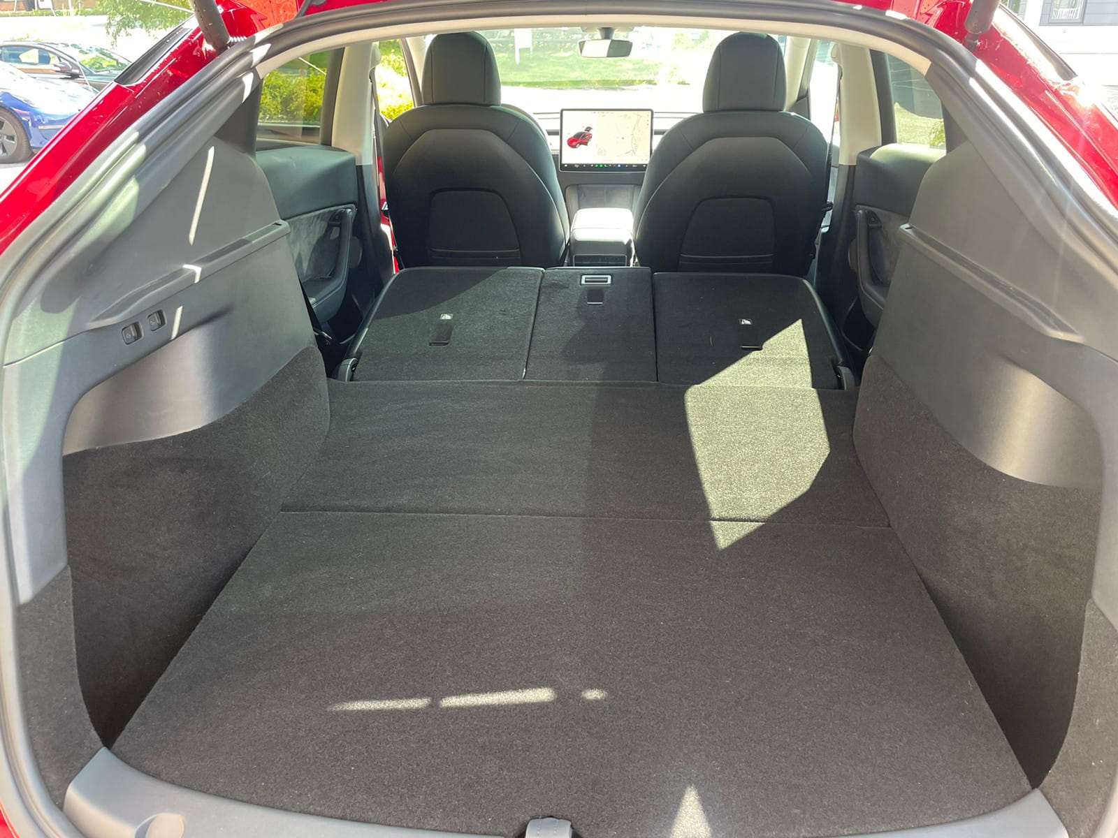 Tesla Model Y - keyless med Tesla-app med Bluetooth audio