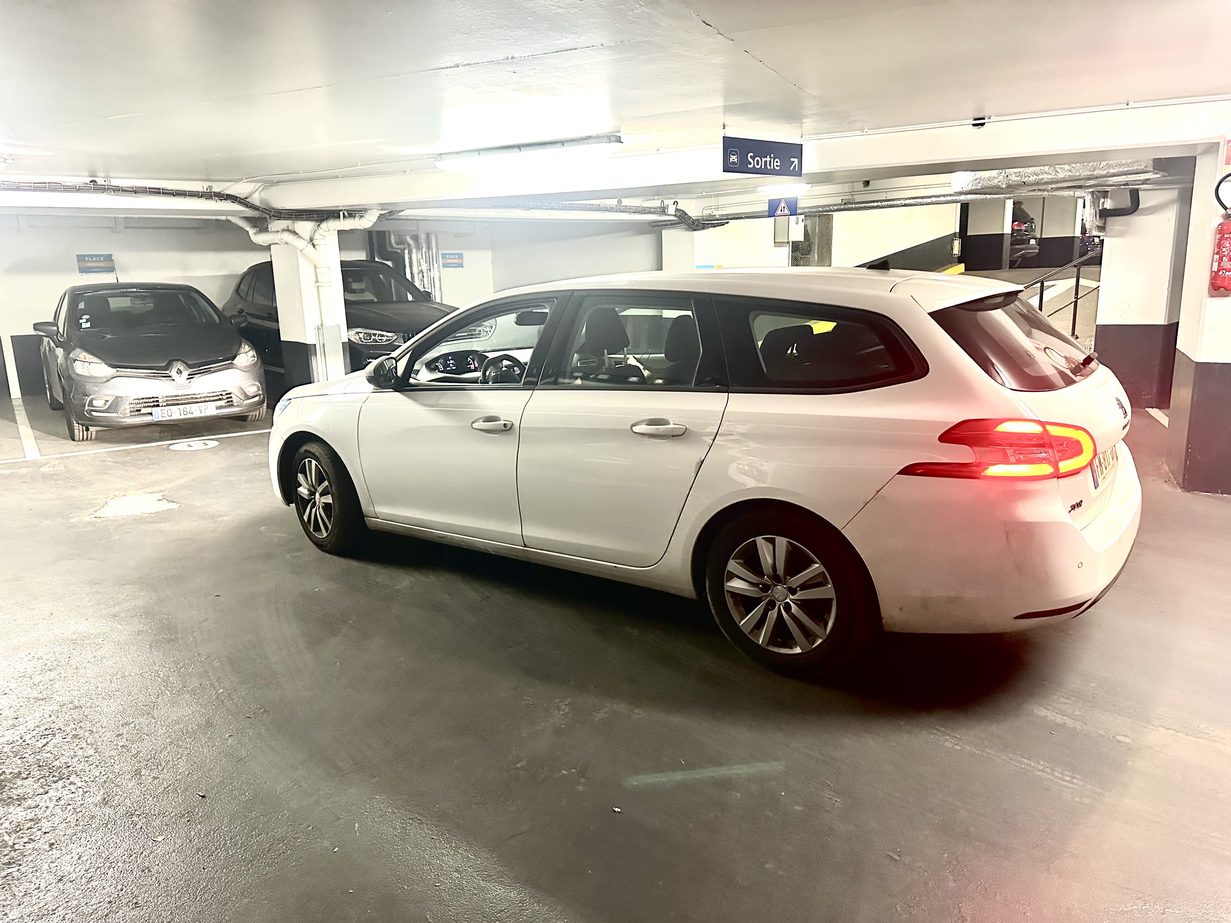 Peugeot 308 SW fm817 avec GPS
