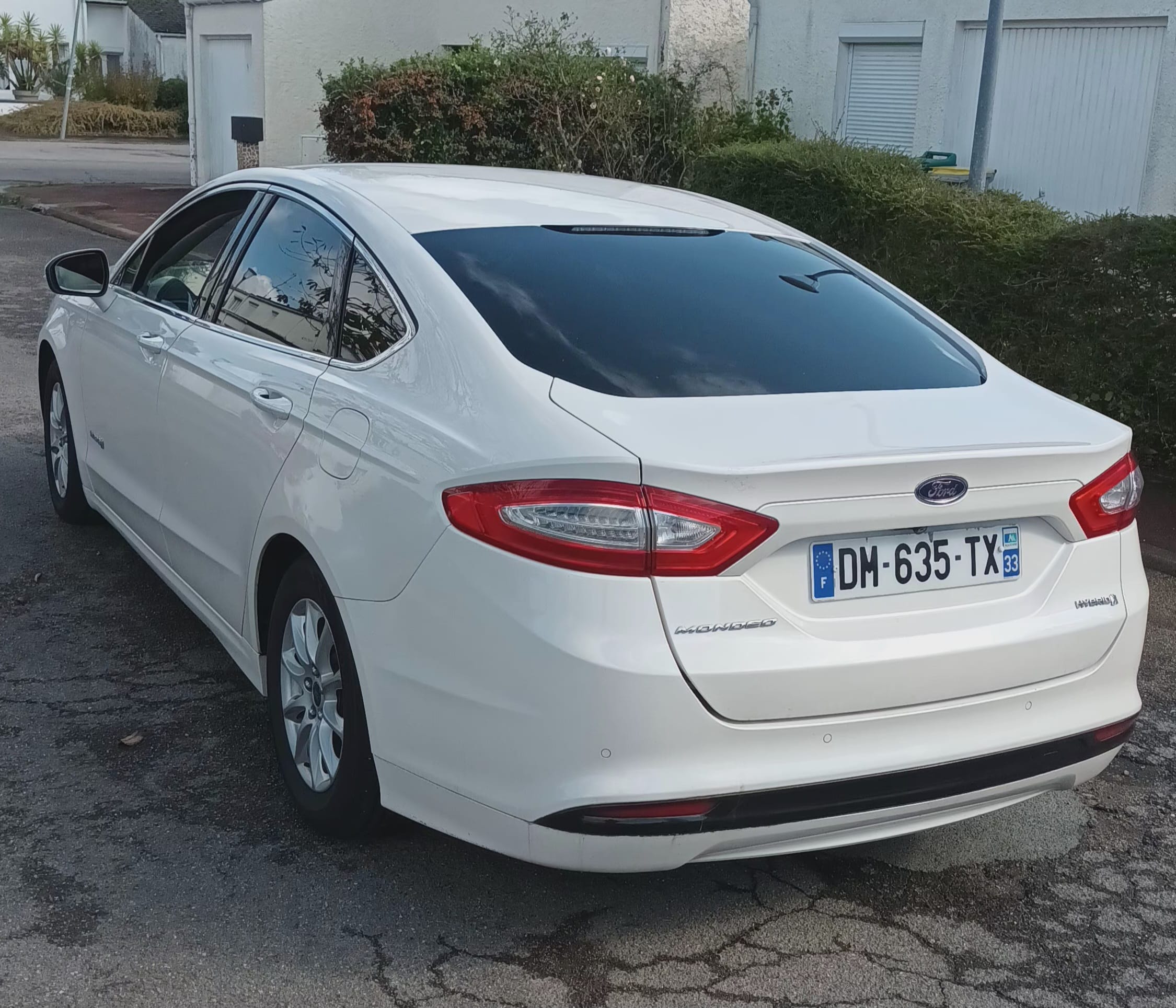 Ford Mondeo Hybride avec GPS
