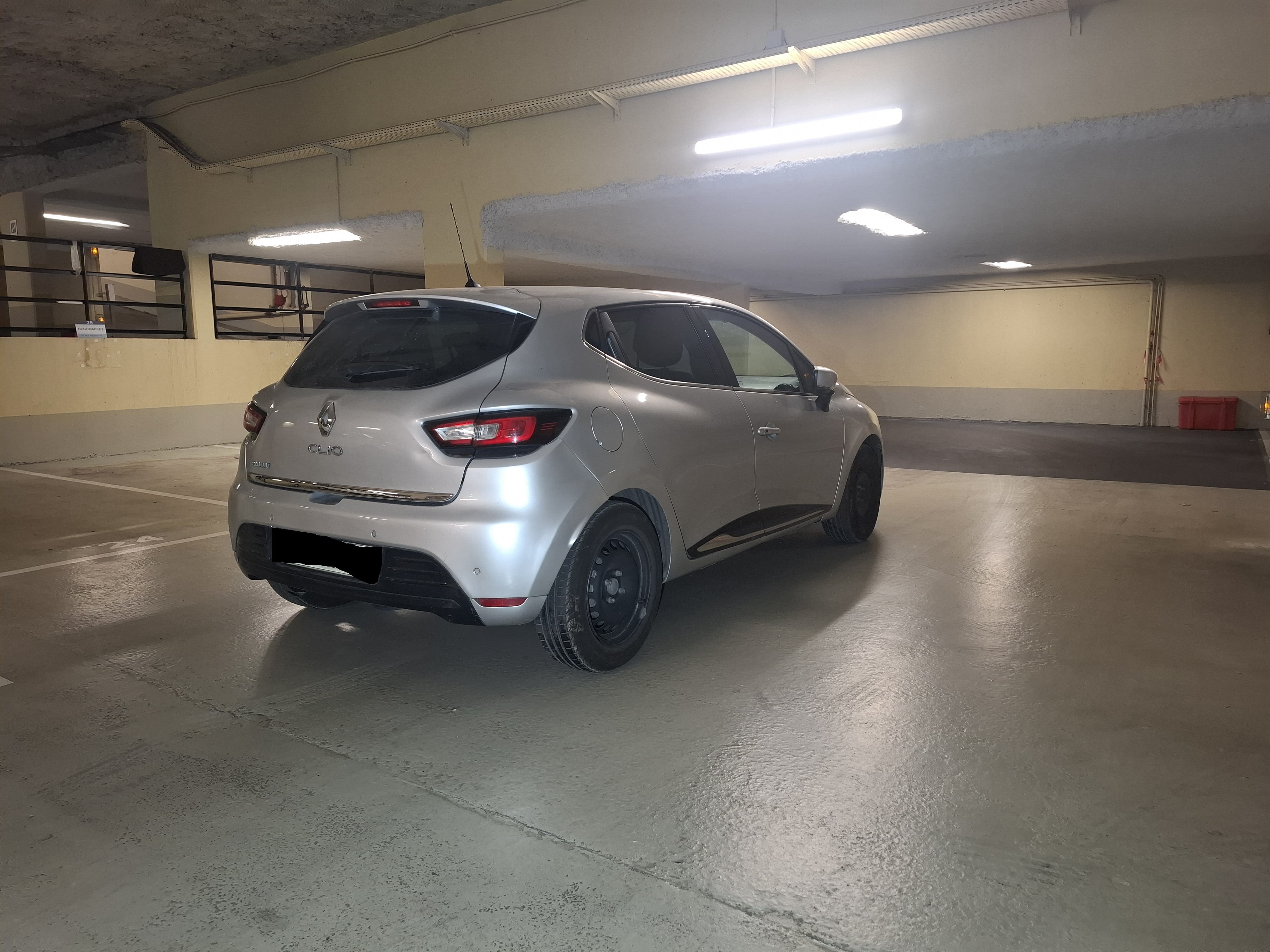 Renault Clio FC563 avec Entrée audio / iPod