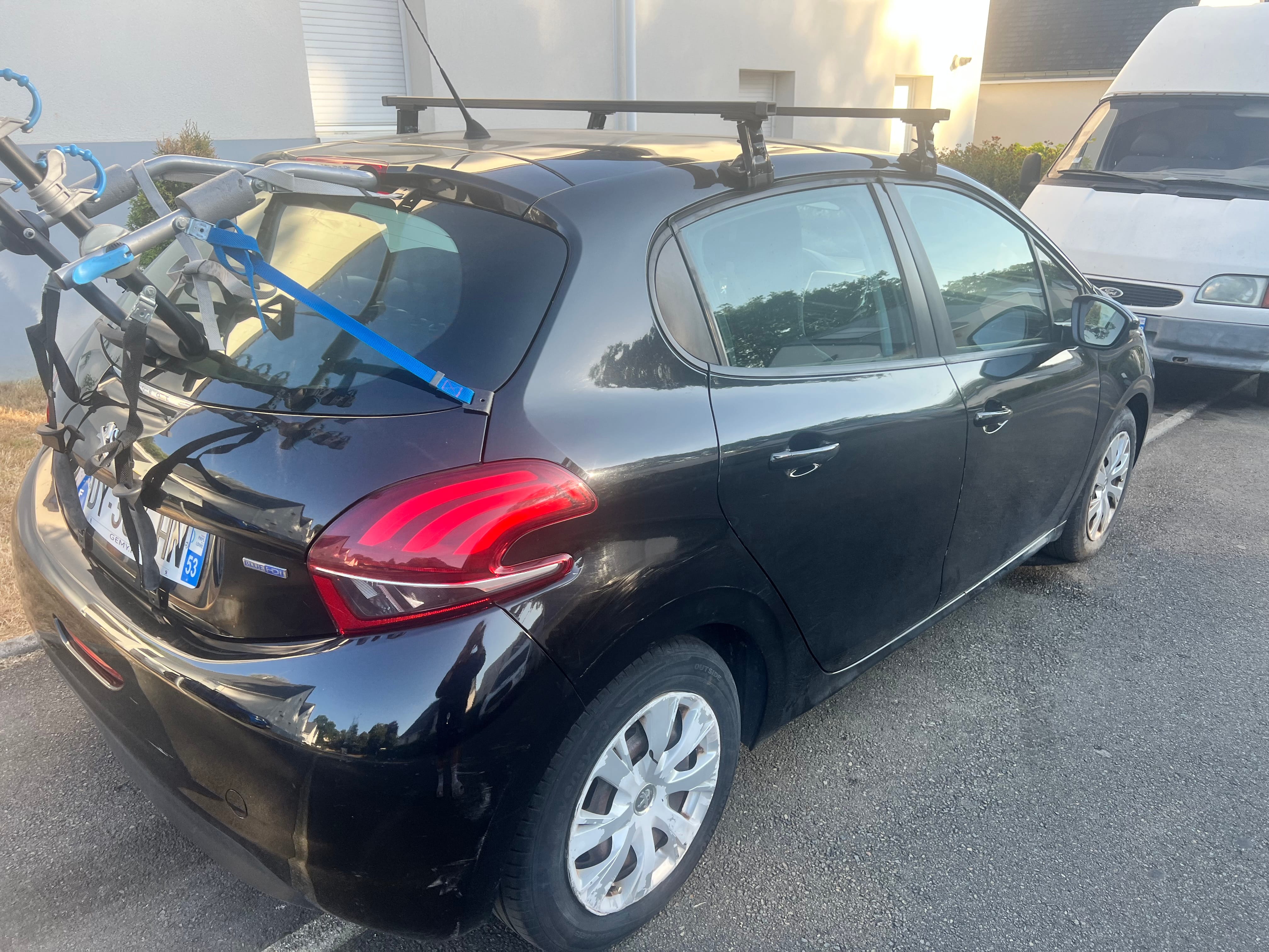 Peugeot 208 avec Entrée audio / iPod