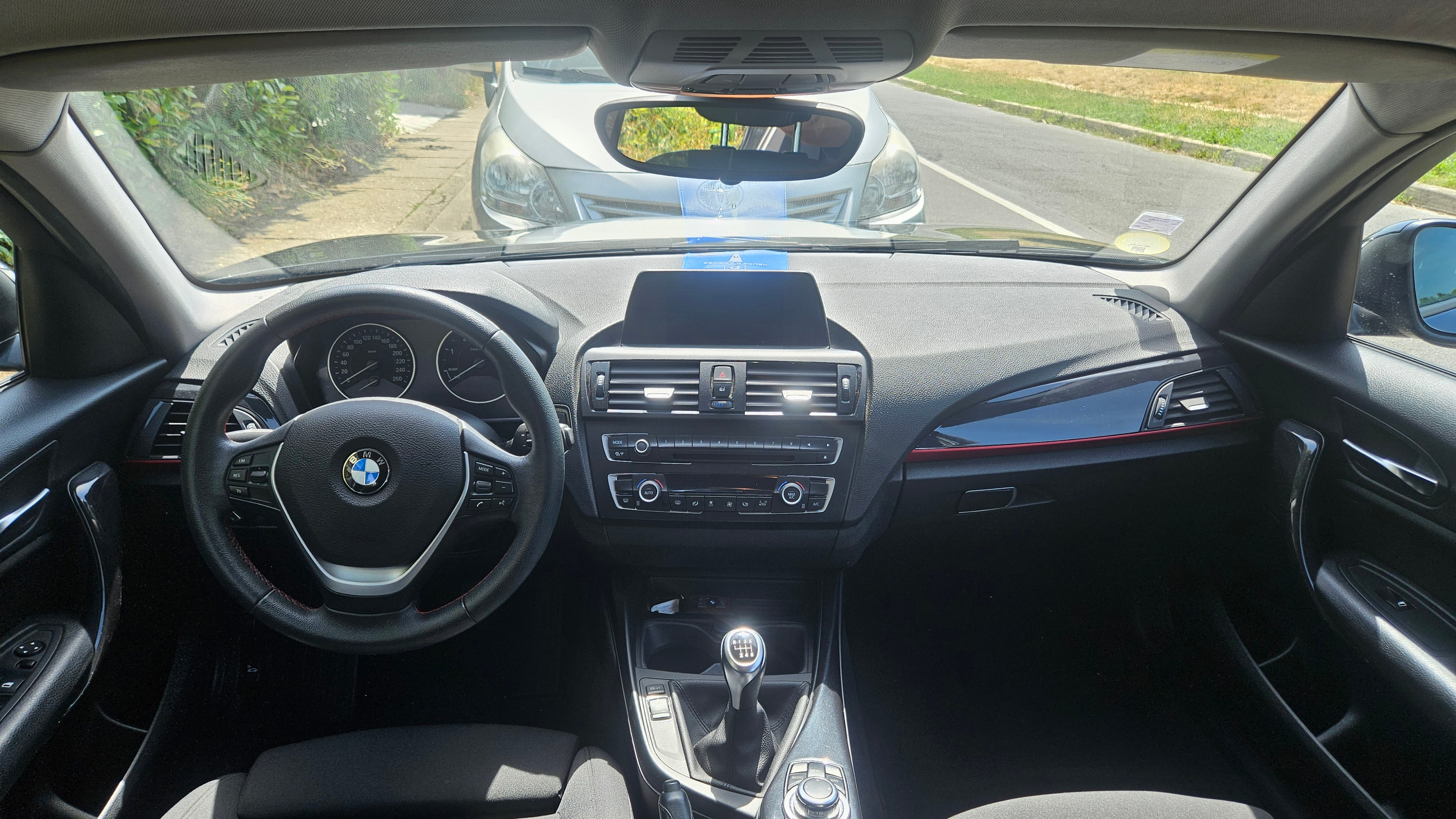 BMW Série 1 avec Autoradio