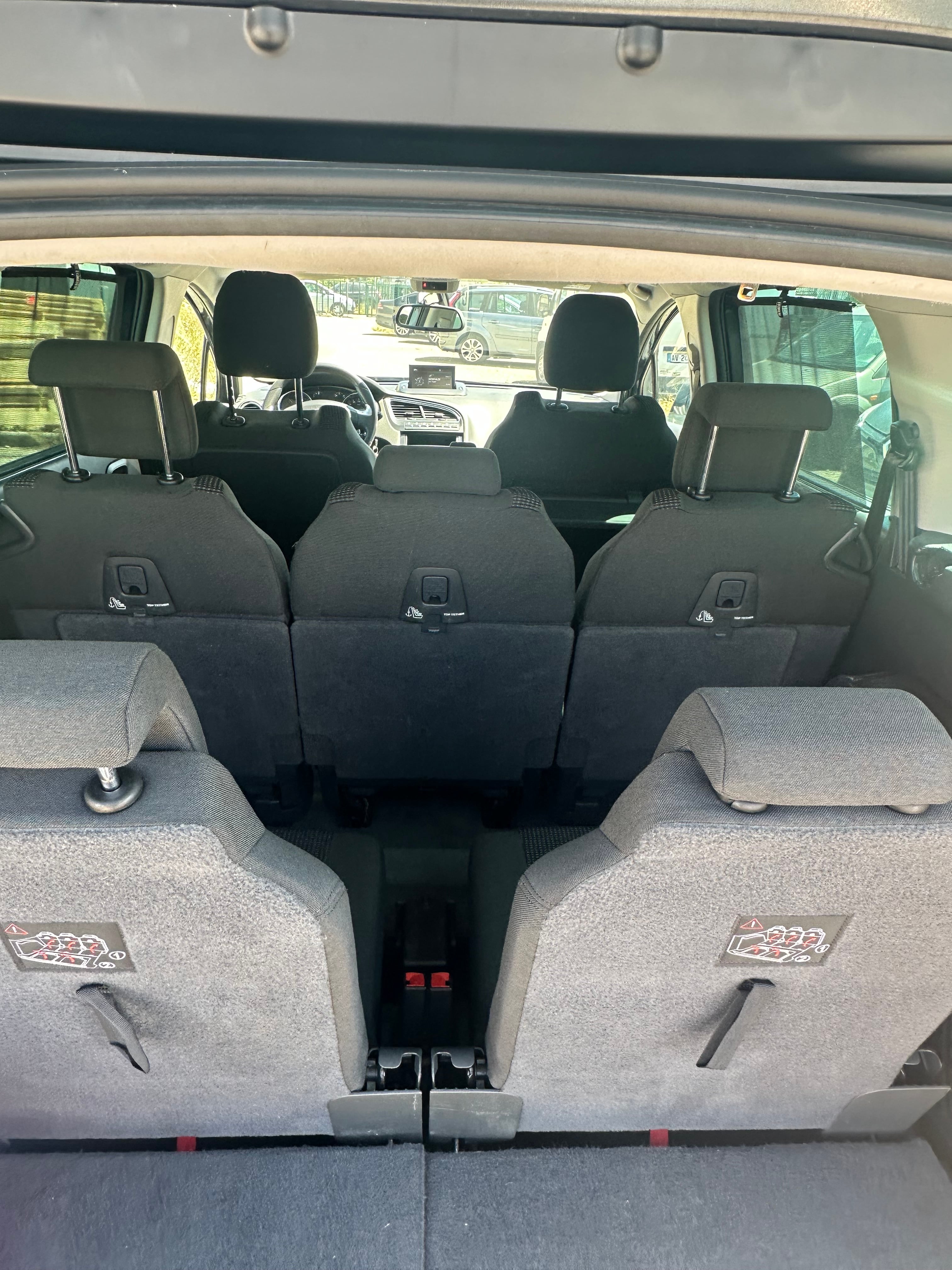 Peugeot 5008 avec Siège bébé