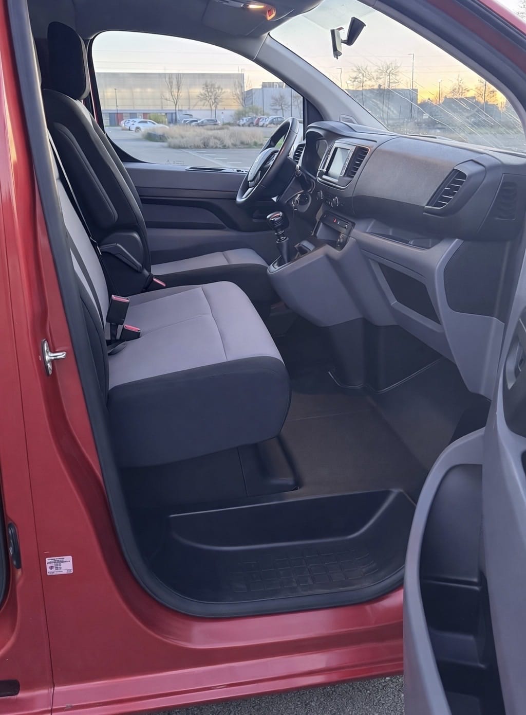 Peugeot Expert Combi avec Apple CarPlay