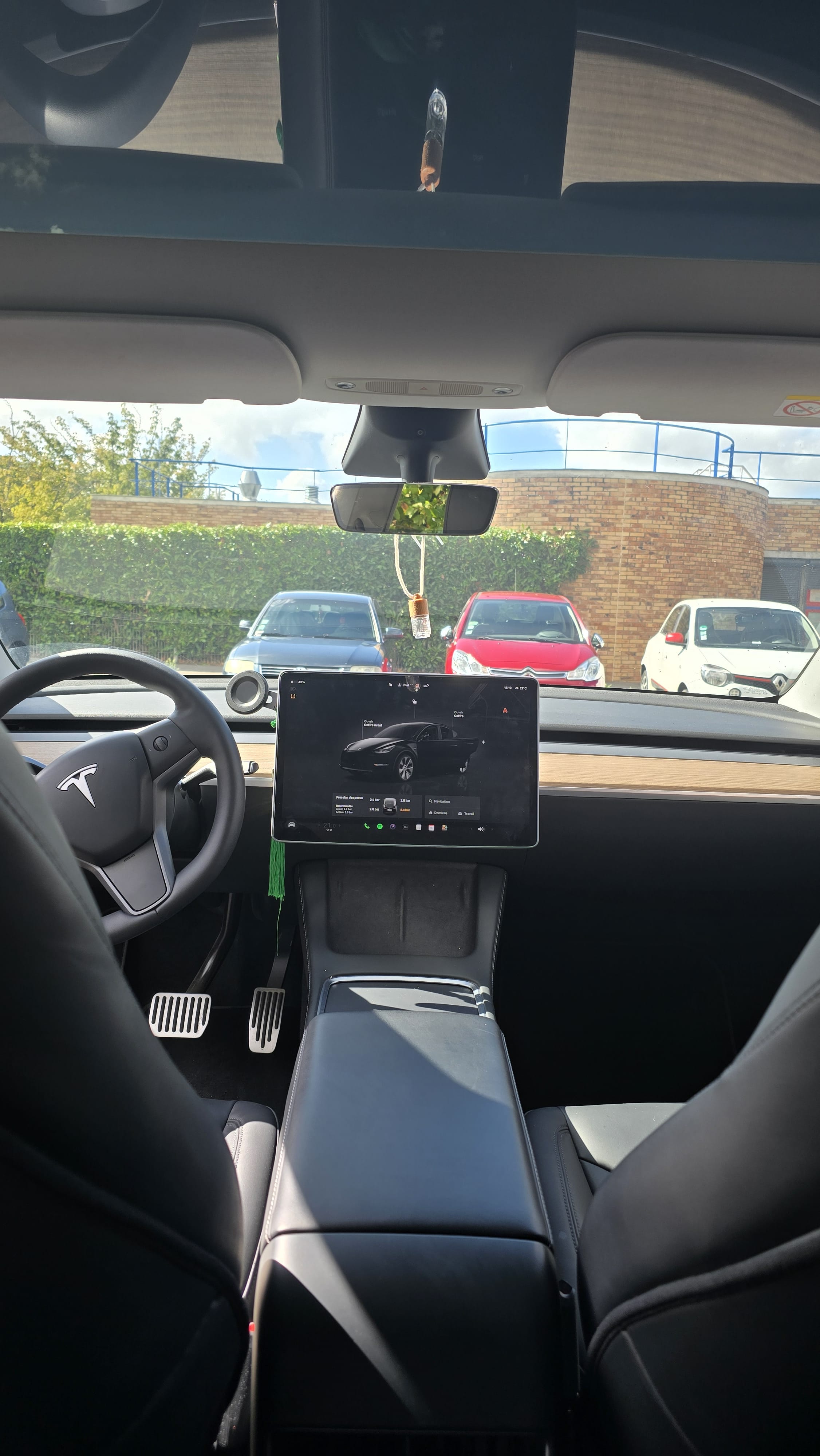 Tesla Model Y avec GPS
