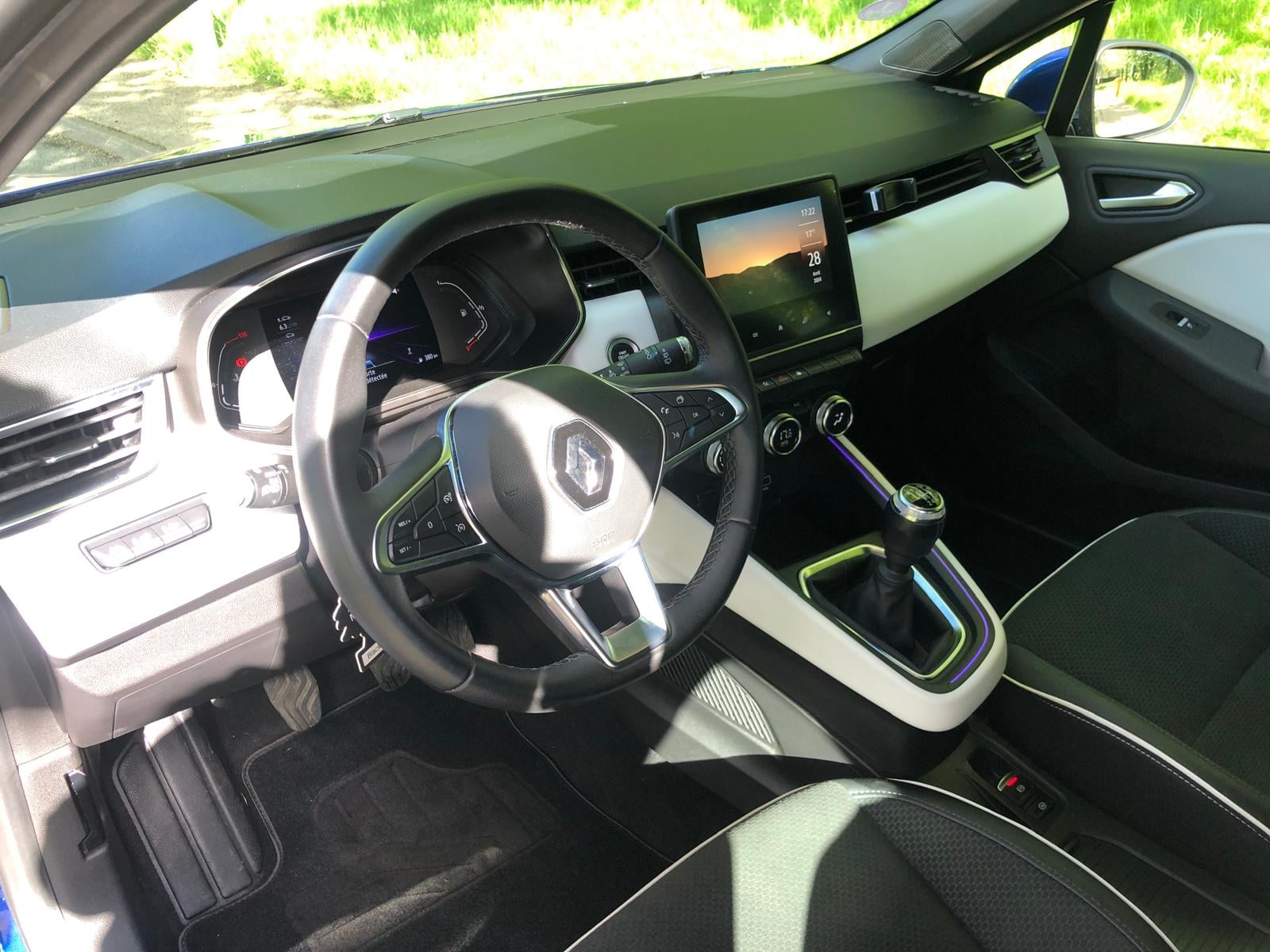 Renault Clio V TCe 90 - Intens 21 (finition intérieur haut de gamme, boîte manuelle 6 vitesses) avec Android Auto