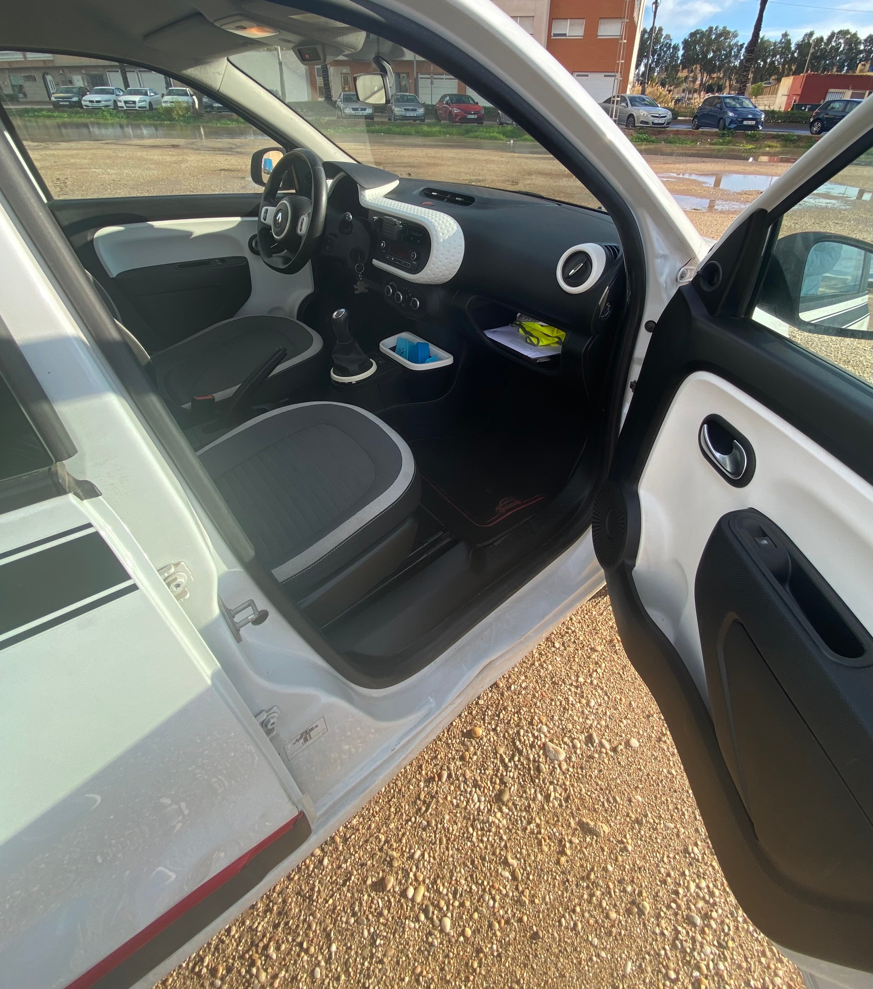 Renault Twingo MK3  1000 c.c. con Silla infantil