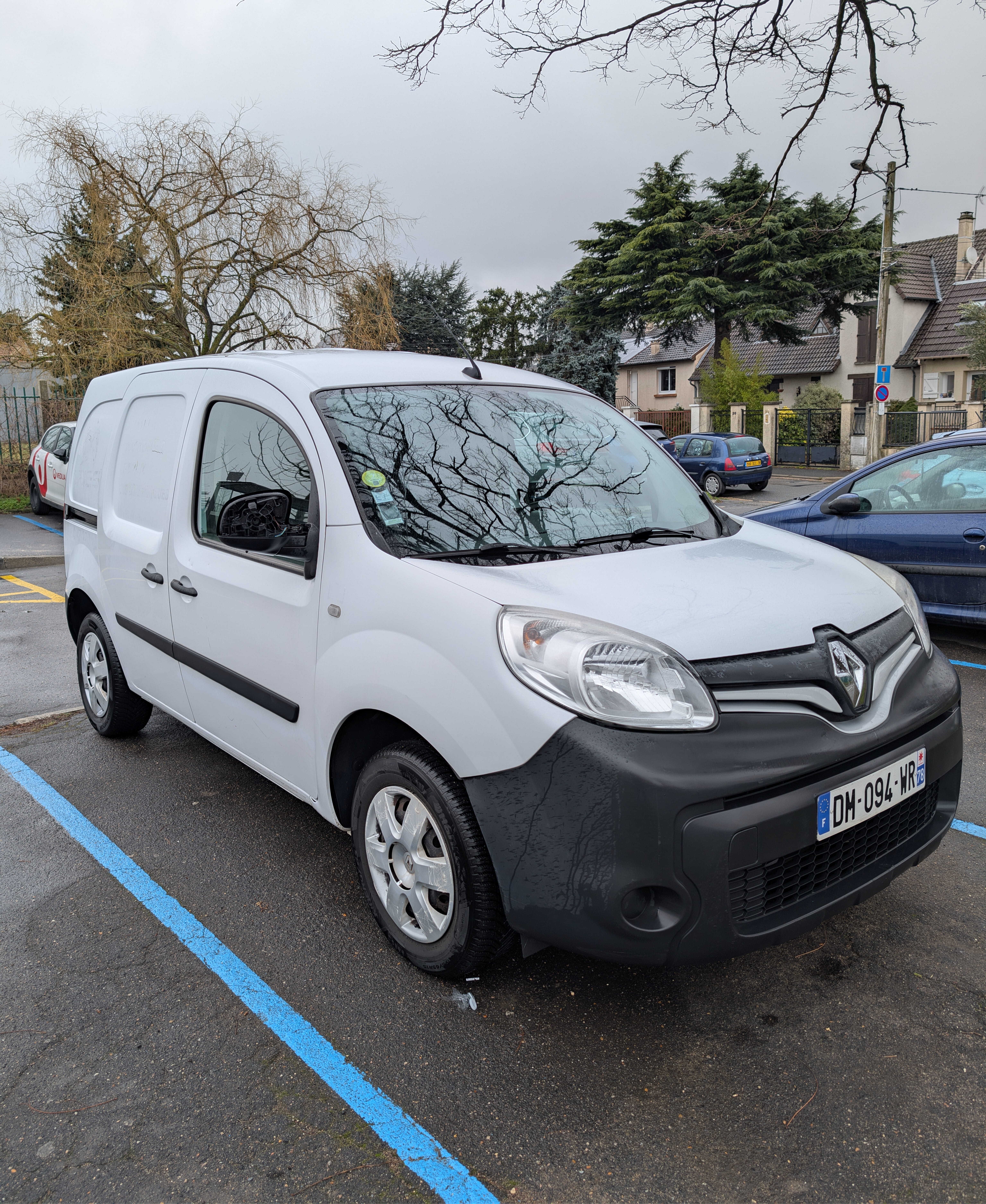 Renault Kangoo Express ​ – Parking gratuit– Idéal Déménagement & Achats avec Climatisation