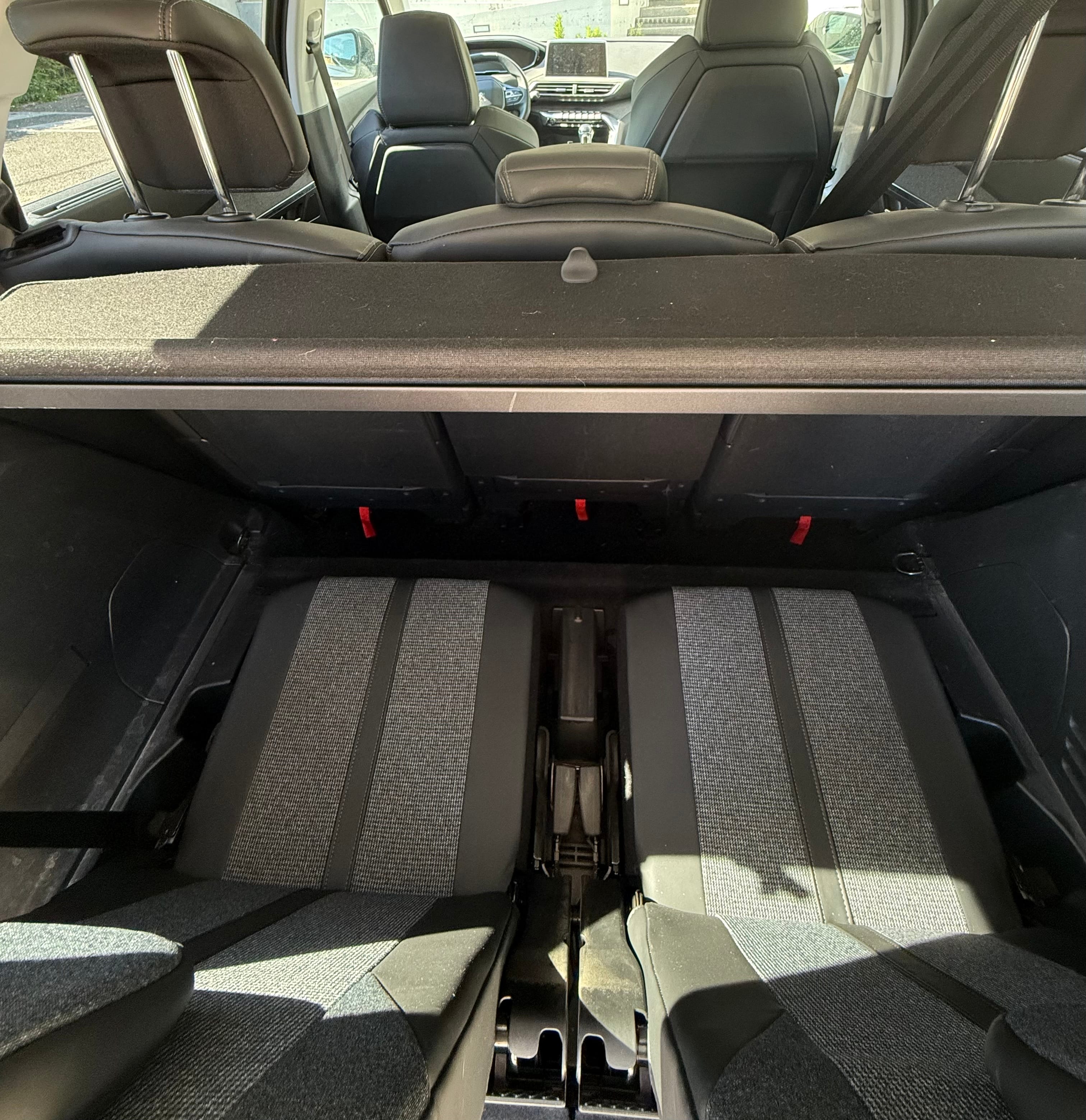 Peugeot 5008 met Autostoel baby