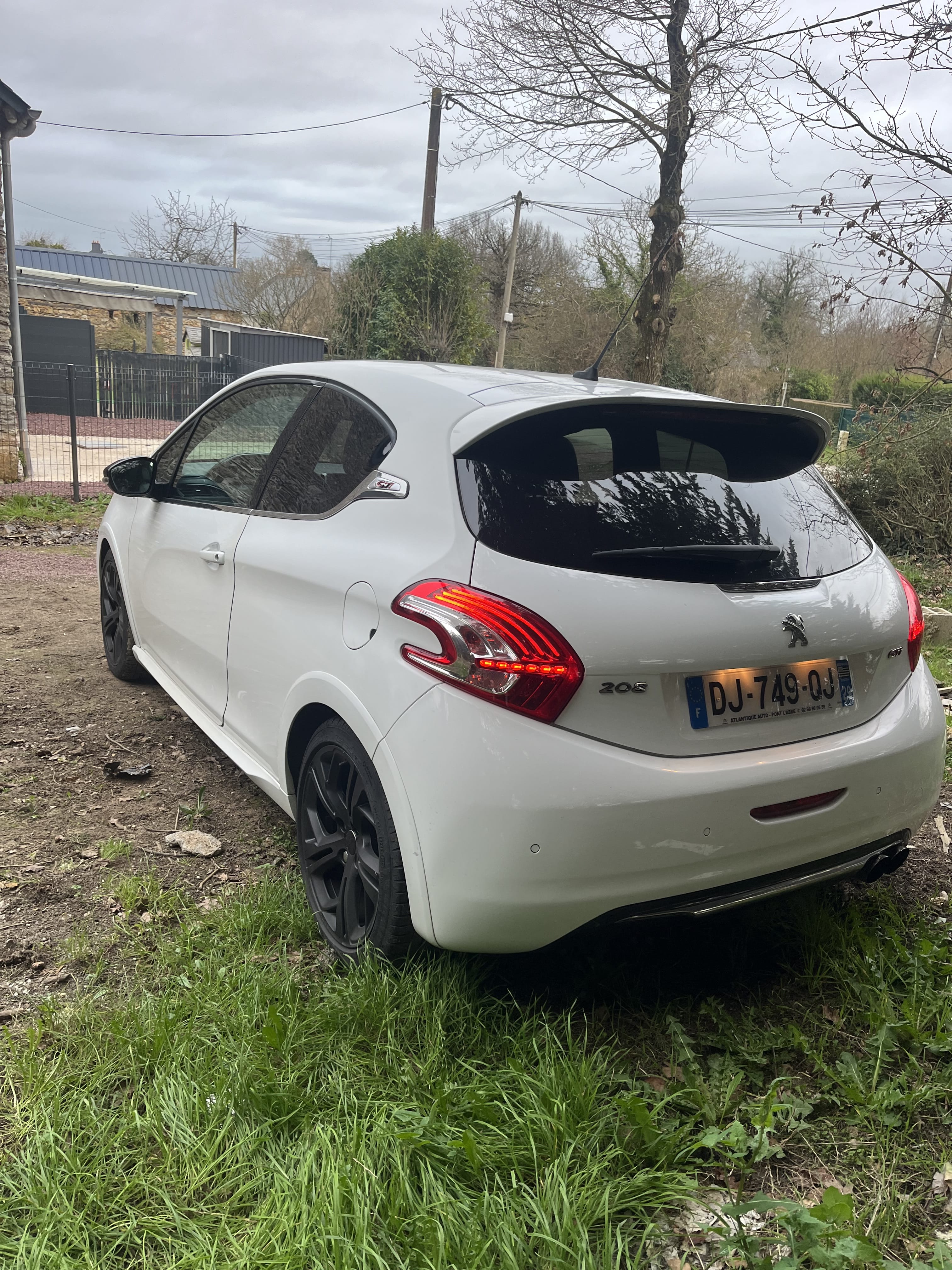 Peugeot 208 GTI, 2014, Essence 98