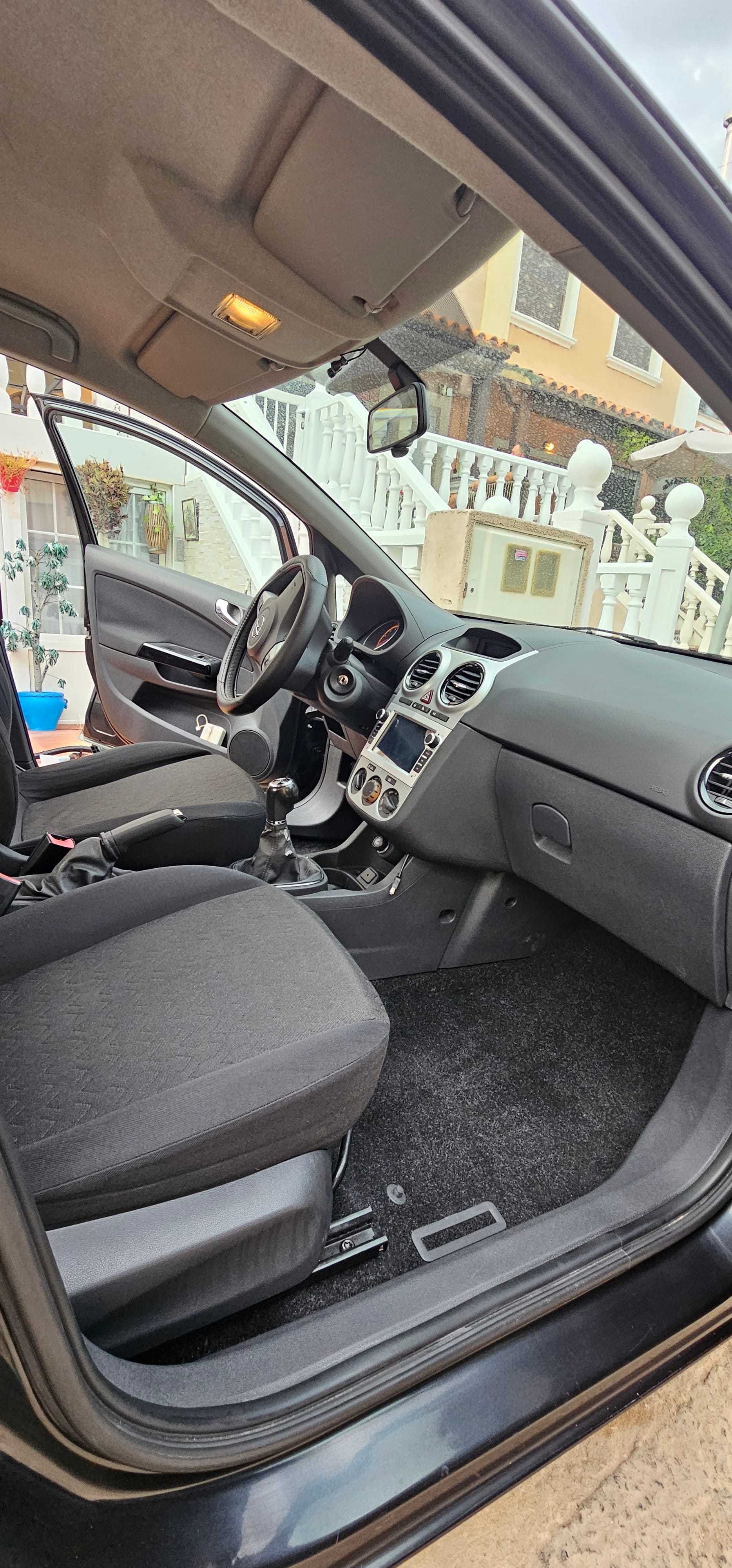 Opel Corsa gazoline con Audio Bluetooth