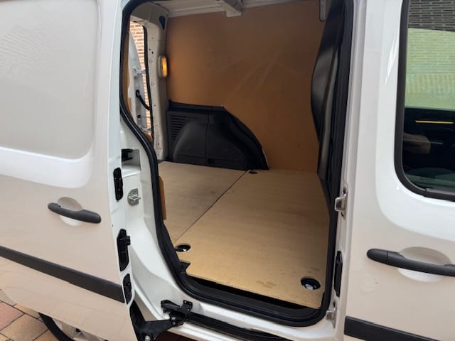 Nissan NV250 Furgoneta con Entrada de Audio/iPod