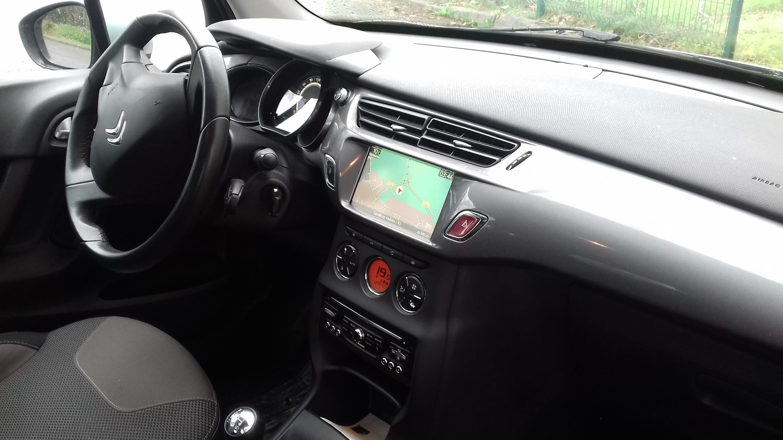 Citroen C3  HDI FAB BUISSESS 5PLACES  2015  70000KM avec Siège bébé