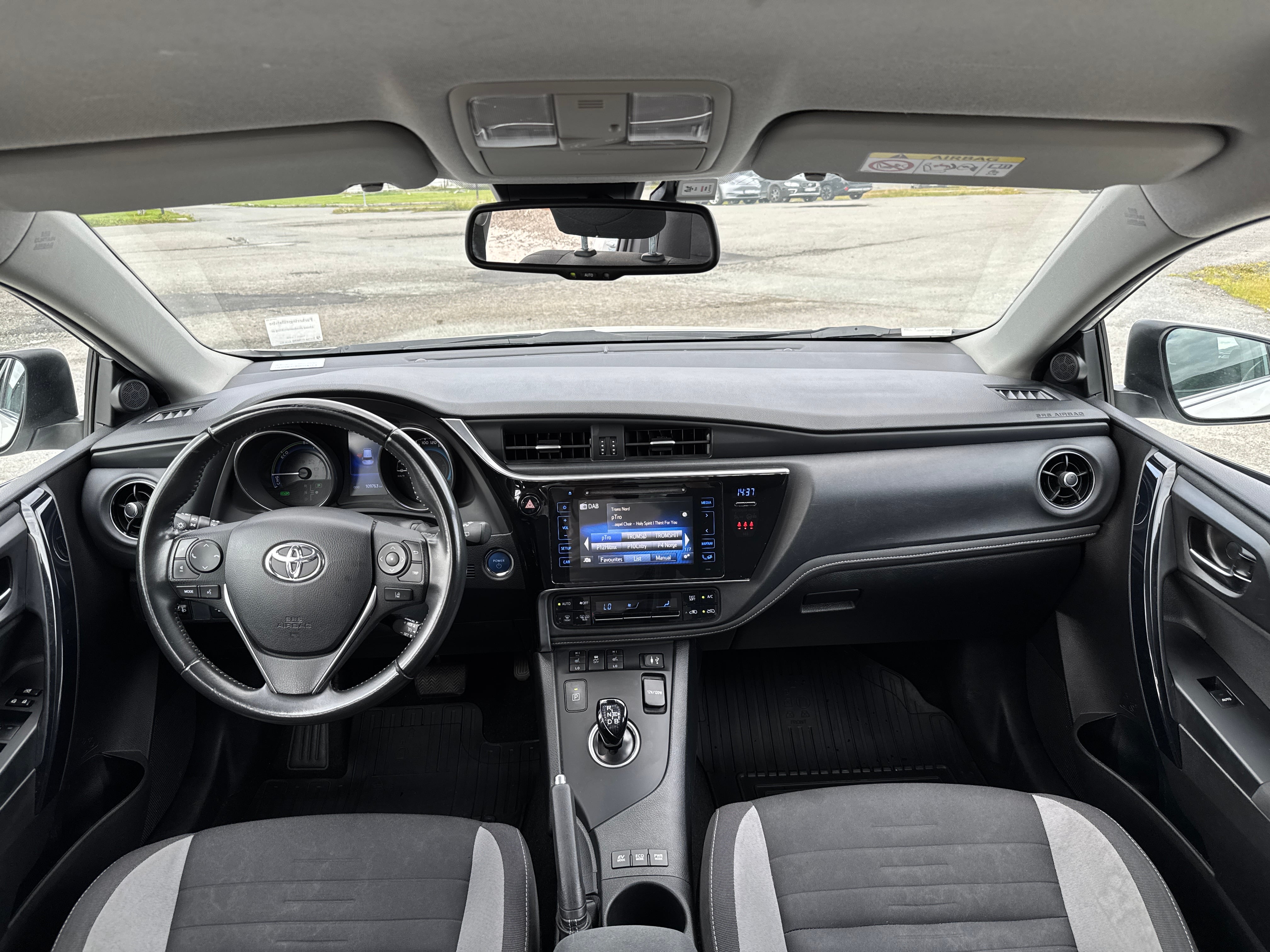 Toyota Auris med Babysete