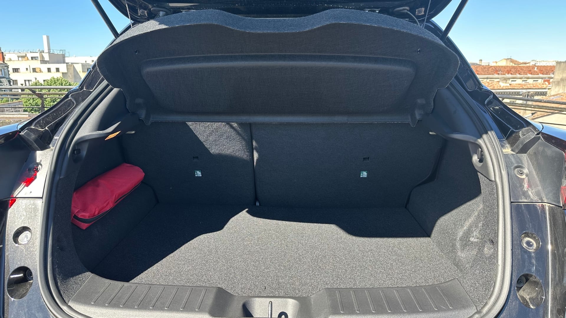 Nissan Juke N-Connecta BLANC | AUTO | Hybride 4.9L | GARE ST-JEAN (750m) avec Audio Bluetooth