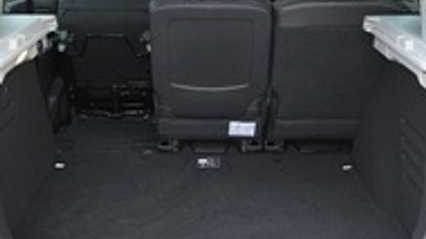 Renault Scenic Louez le Renault Scénic 5 Places Initiale – Spacieux, Confortable et Économique ! avec Audio Bluetooth