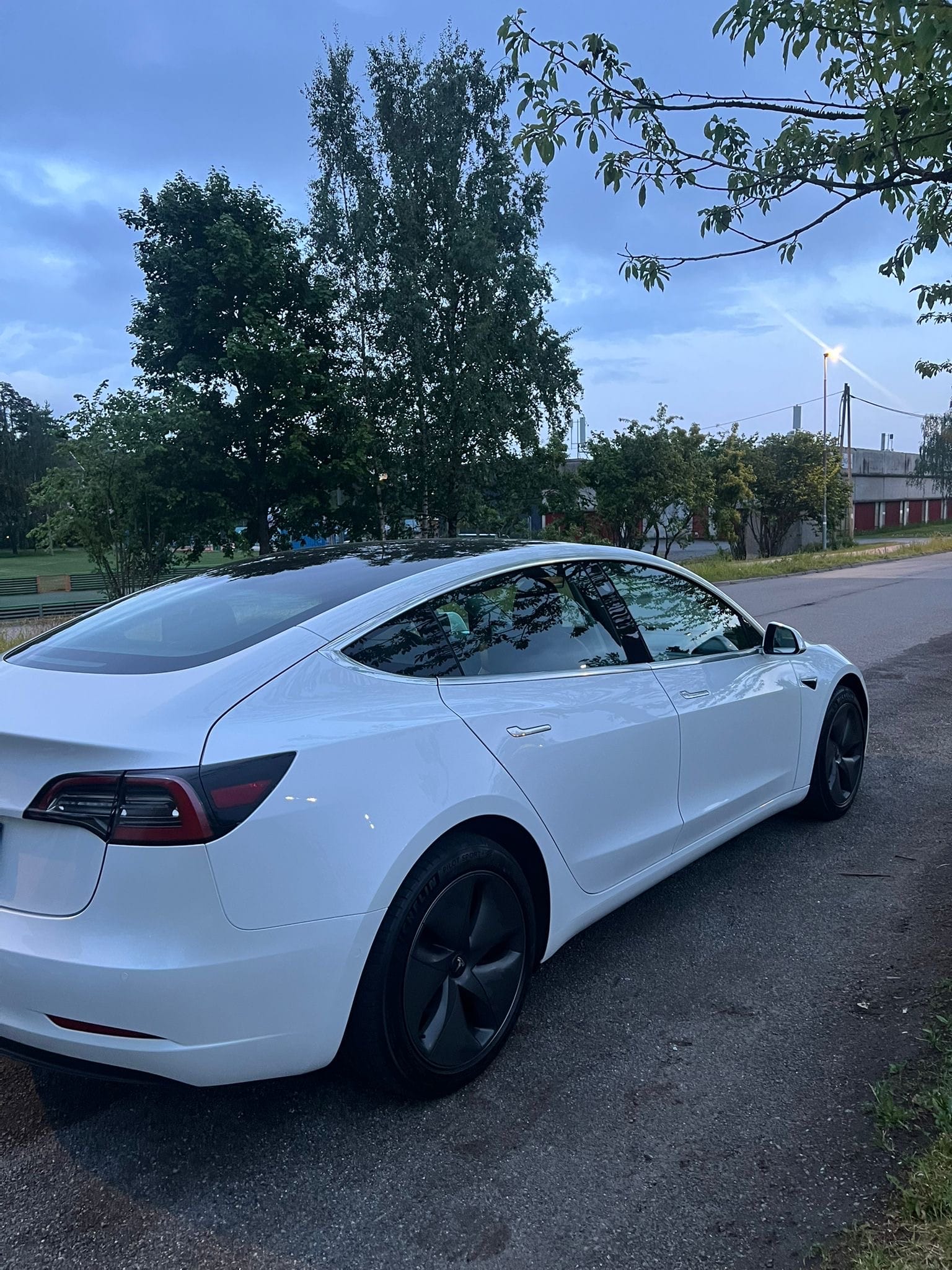 Tesla Model 3 Standard Range Plus med GPS