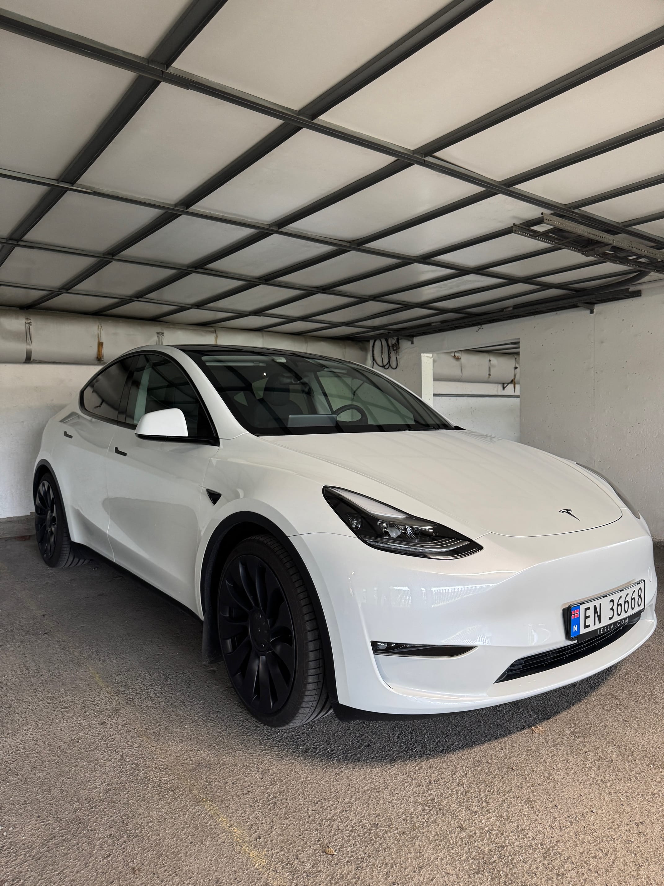 Tesla Model Y Performance Lading inkludert med Aircondition