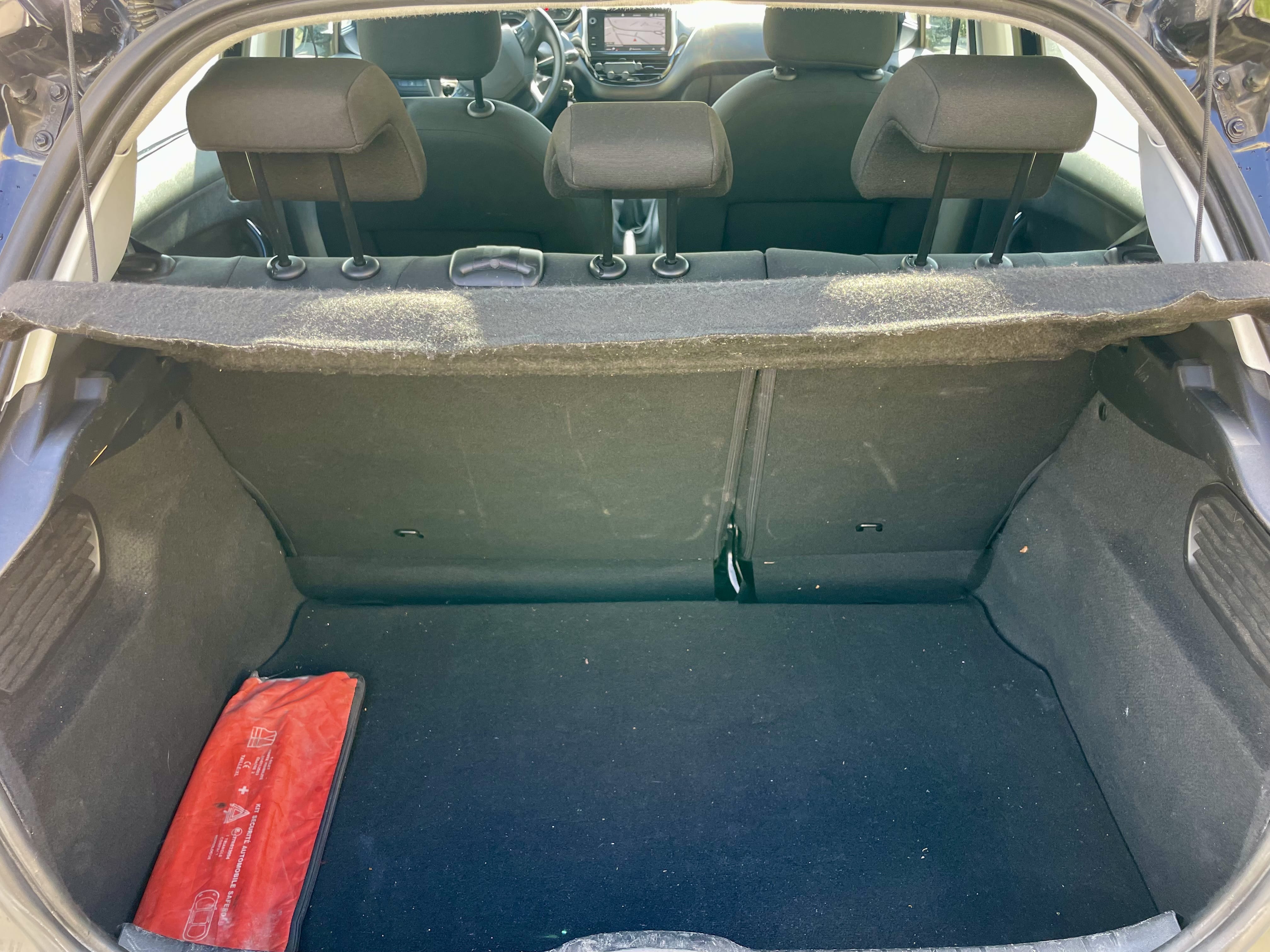 Peugeot 208 avec Siège bébé