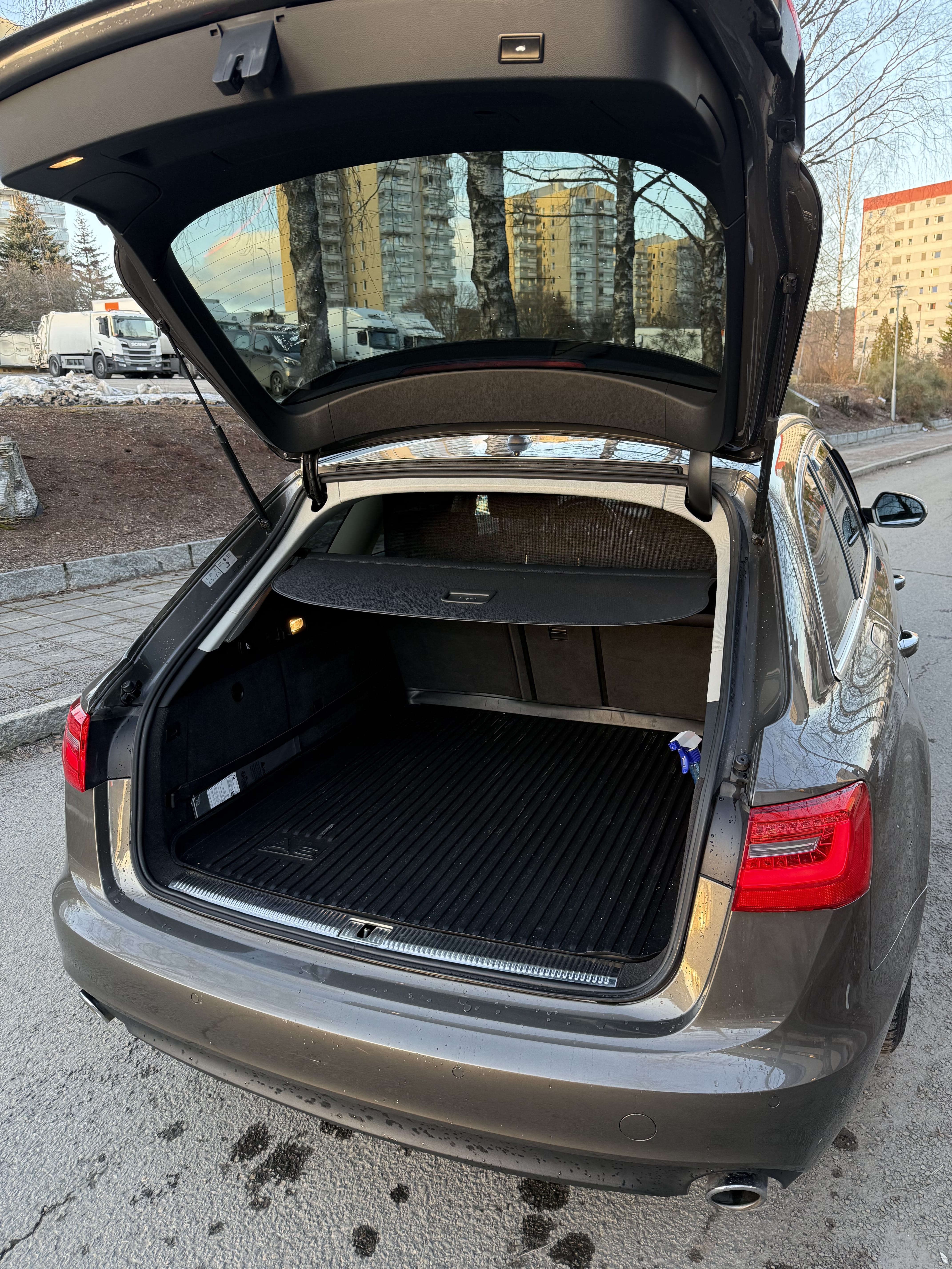 Audi A6 Allroad Quattro with Four-wheel drive