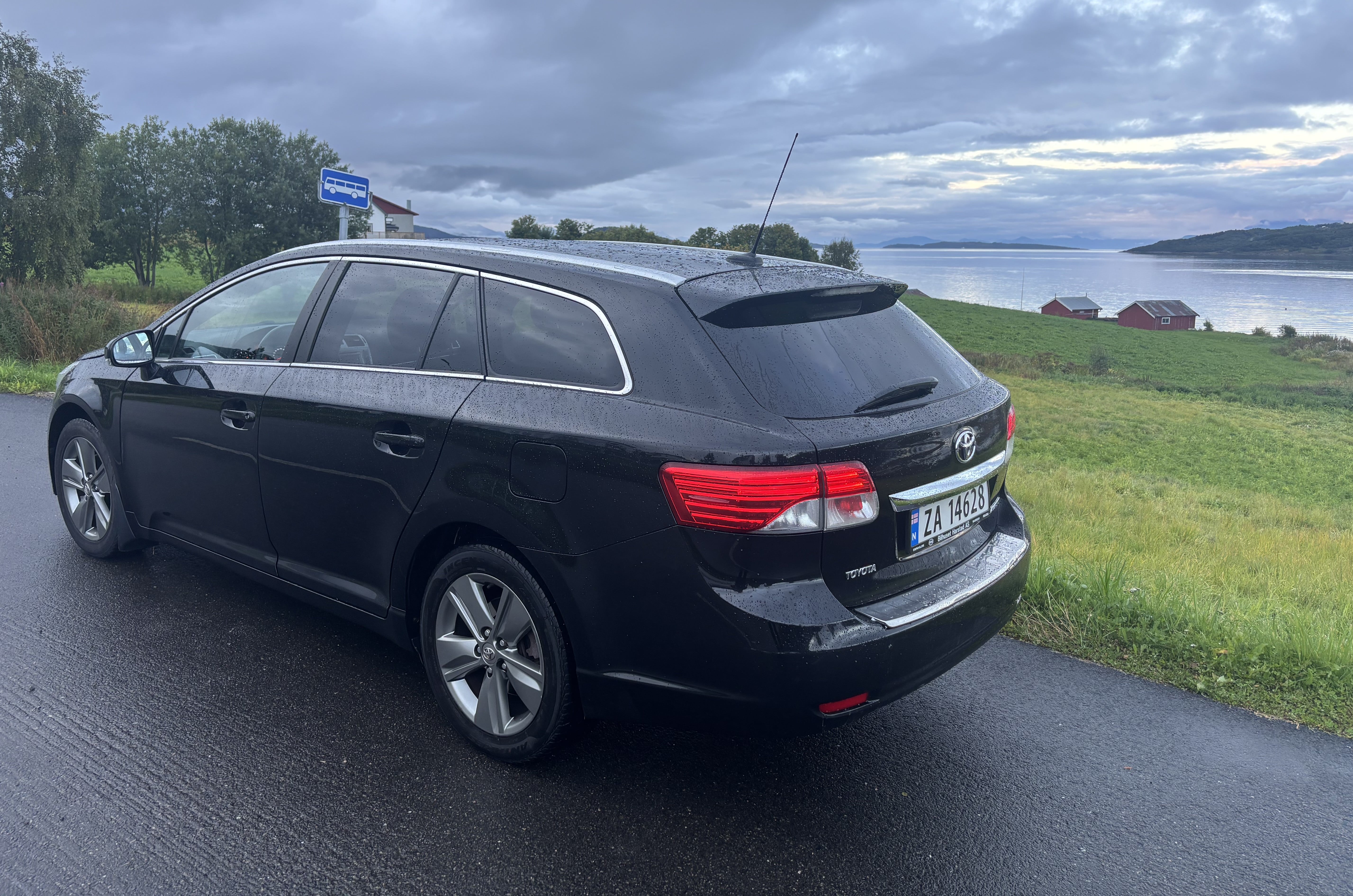 Toyota Avensis SW med Bluetooth audio