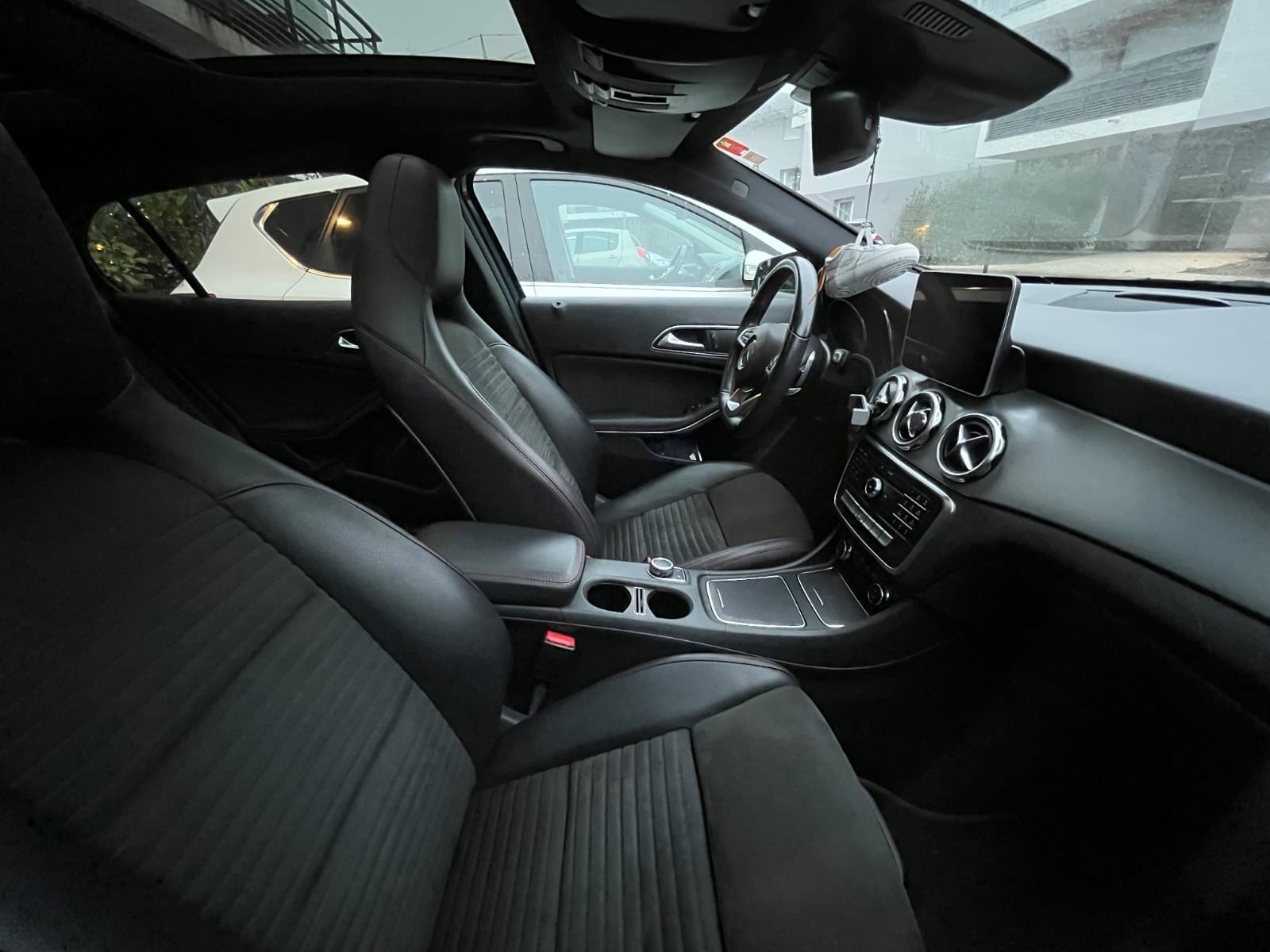 Mercedes-Benz GLA 200 avec GPS