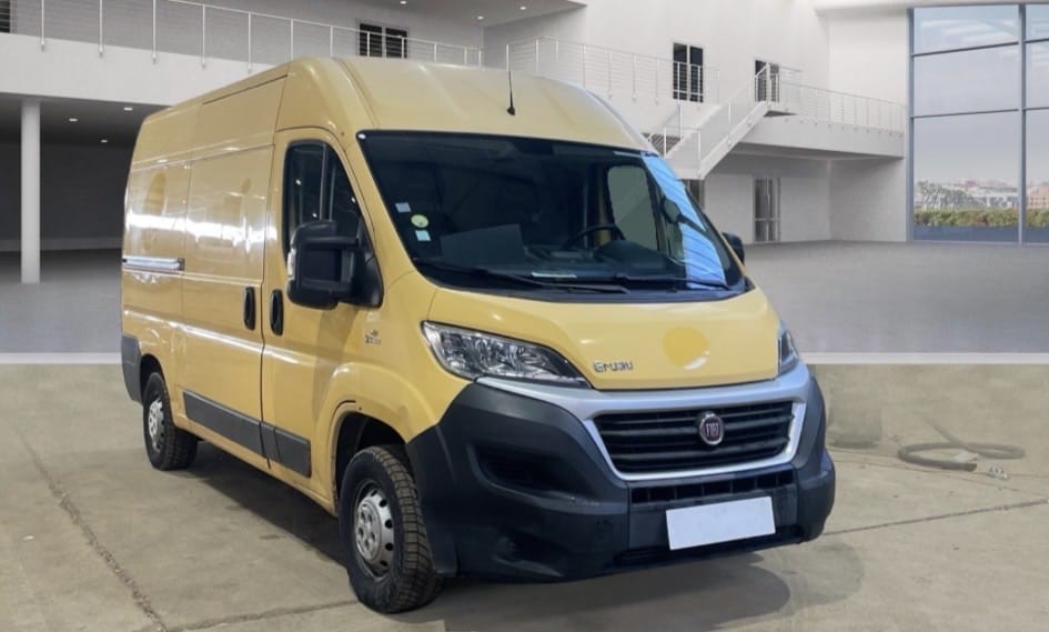 Fiat Ducato avec 2 Diables, Sangles et Chariot plateforme mit Rückfahrkamera