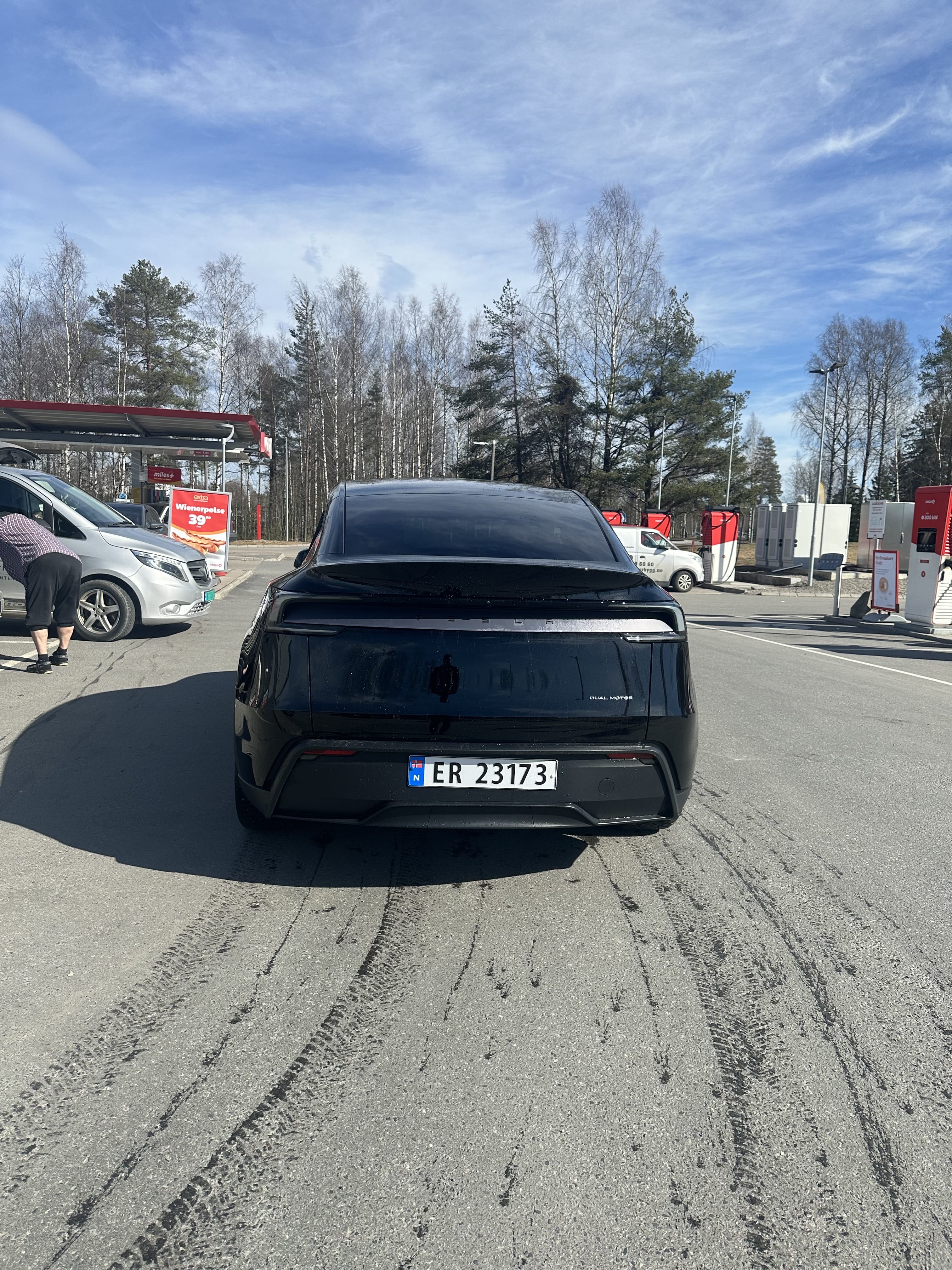 Tesla Model Y Long Range med Cruisekontroll