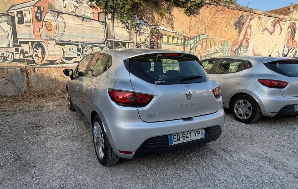 Renault Clio EQ641YP avec GPS
