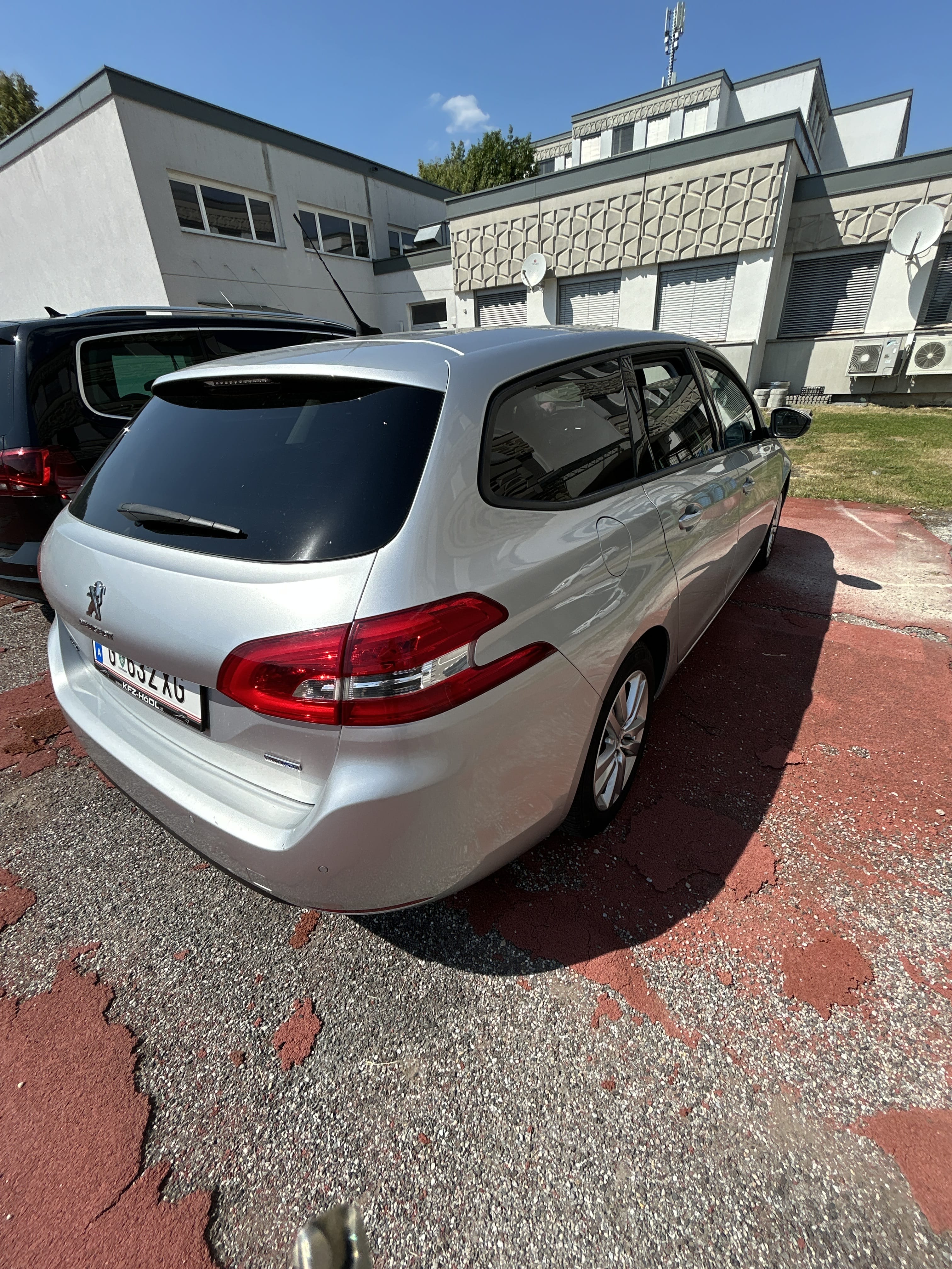 Peugeot 308 SW 1.6 BlueHDI mit USB-Ladeanschlüsse