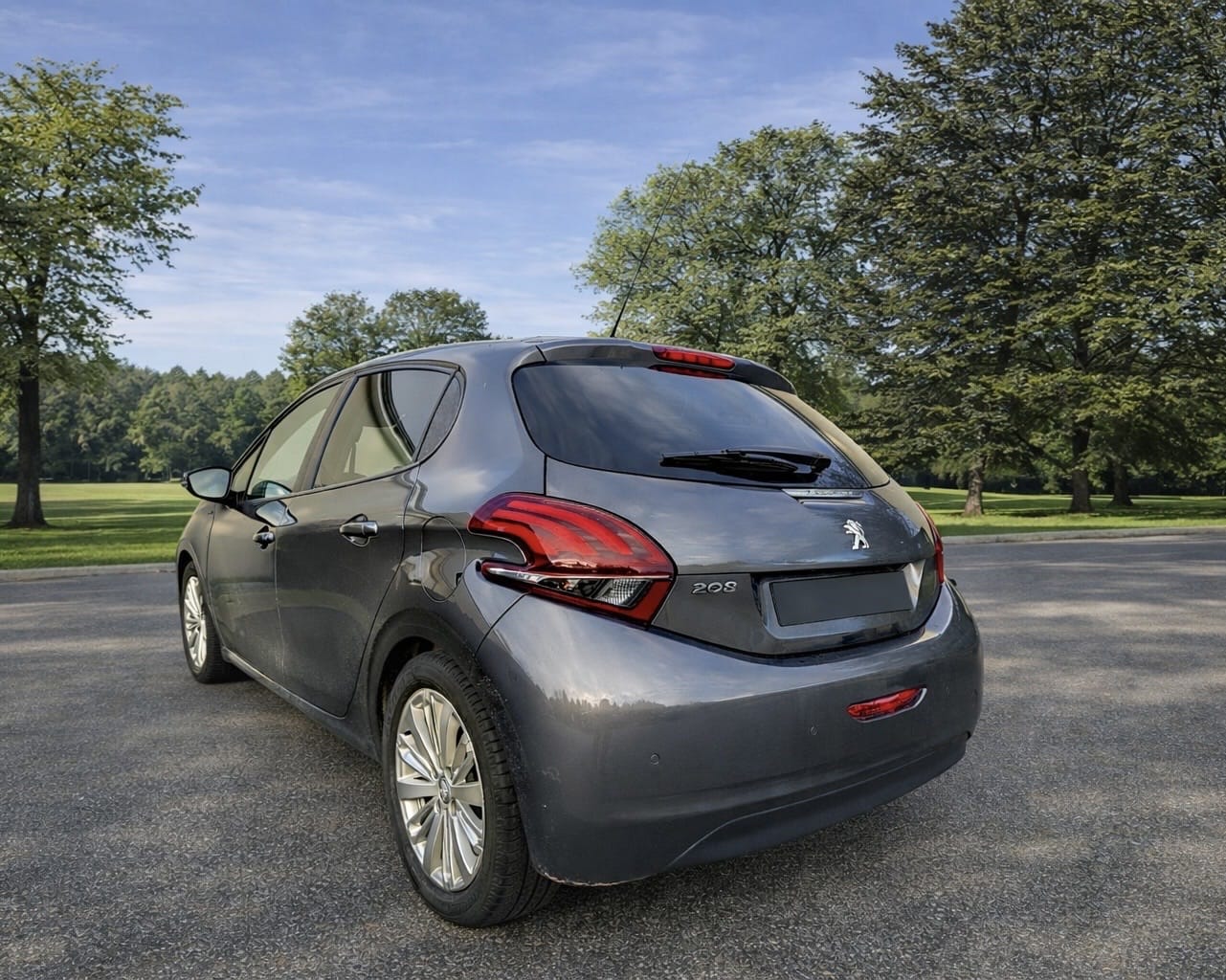 Peugeot 208 GRISE (51) avec GPS