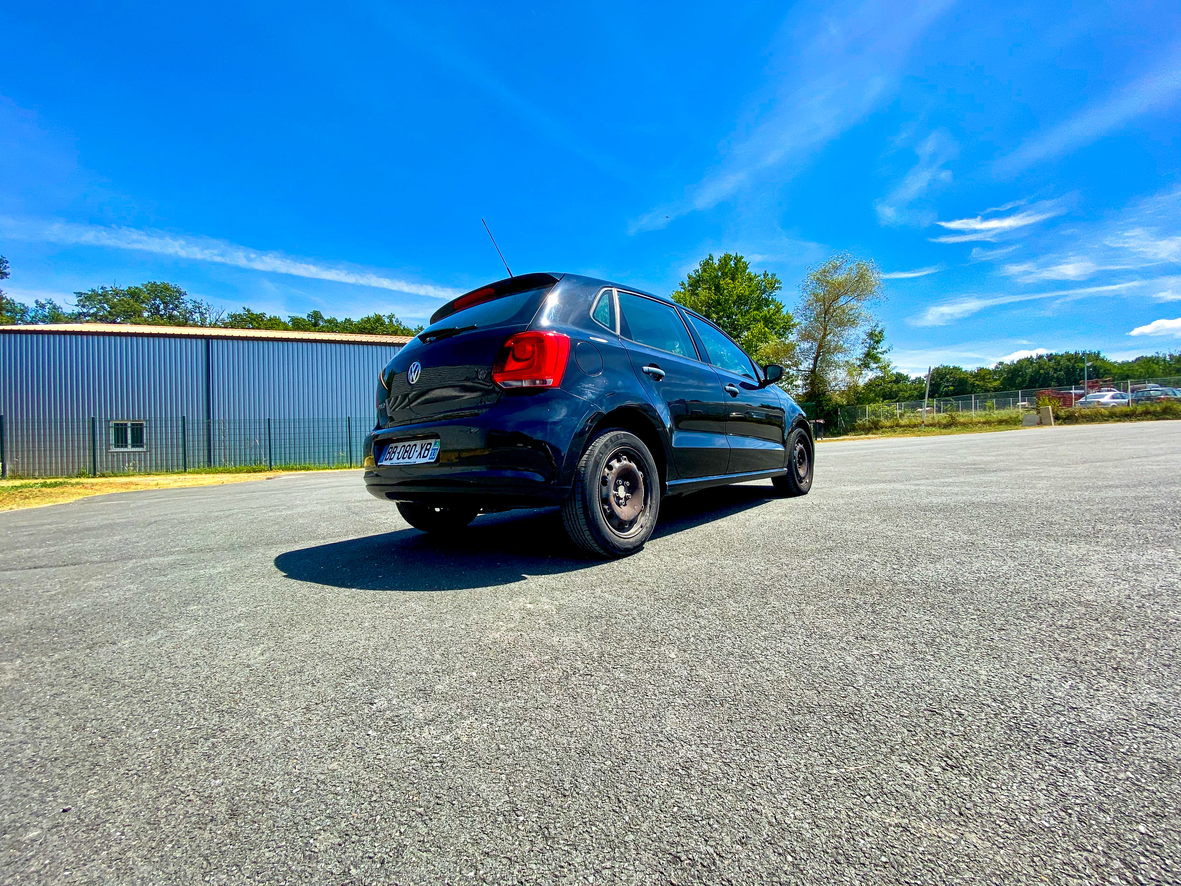 Volkswagen Polo  Louez la Volkswagen Polo Essence – Confort, Économie et Polyvalence !