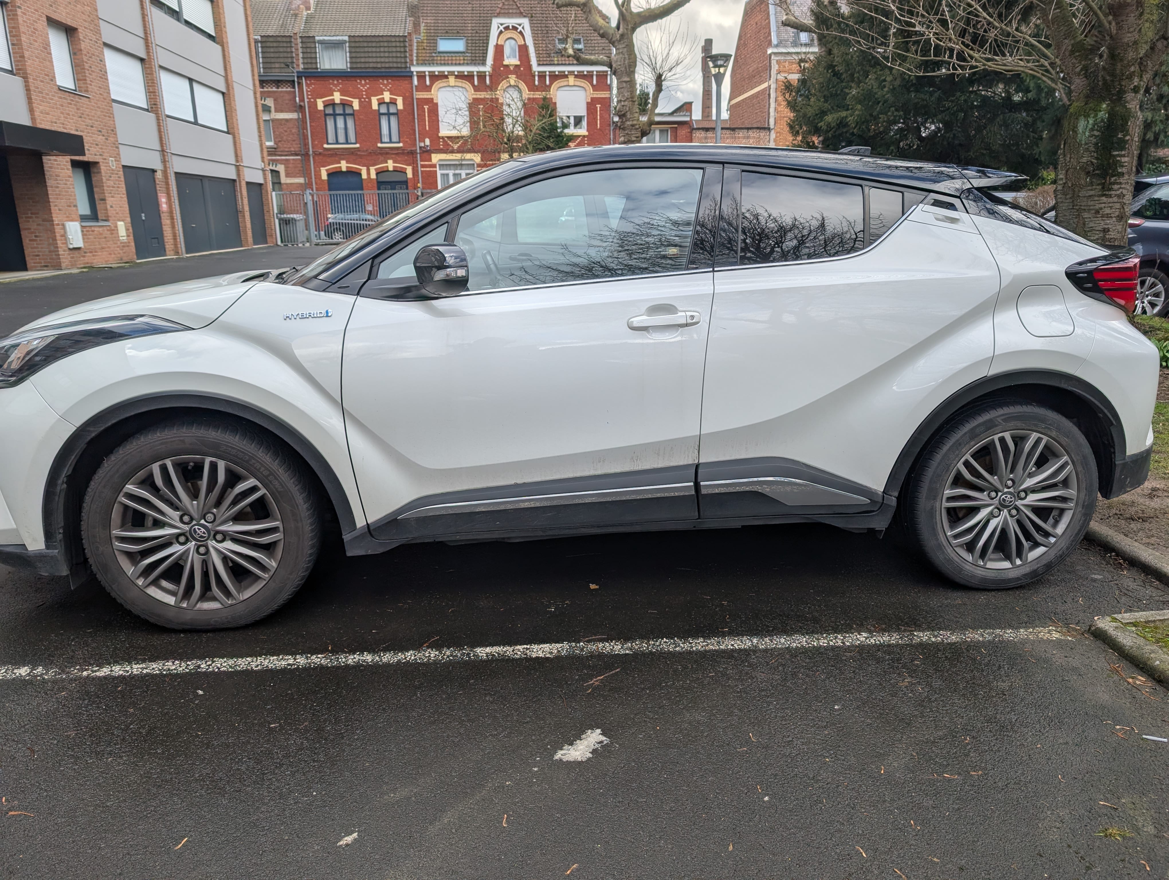 Toyota C-HR Hybrid avec Climatisation