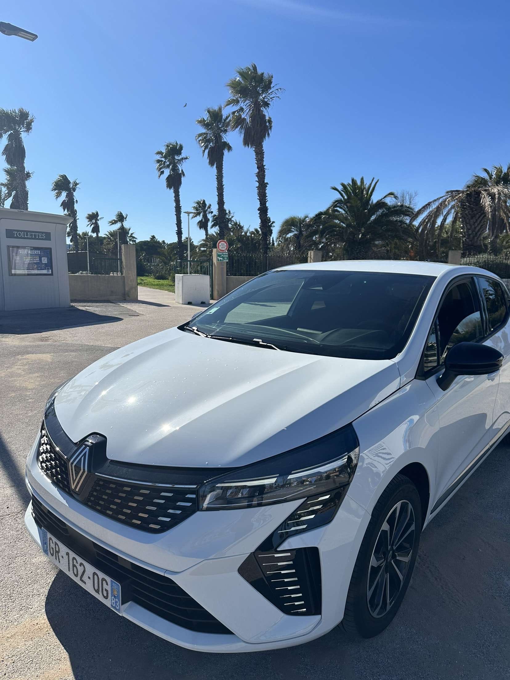 Renault Clio E-tech 145 hybride, 2023, Essence 98 / Électrique (hybride), automatique