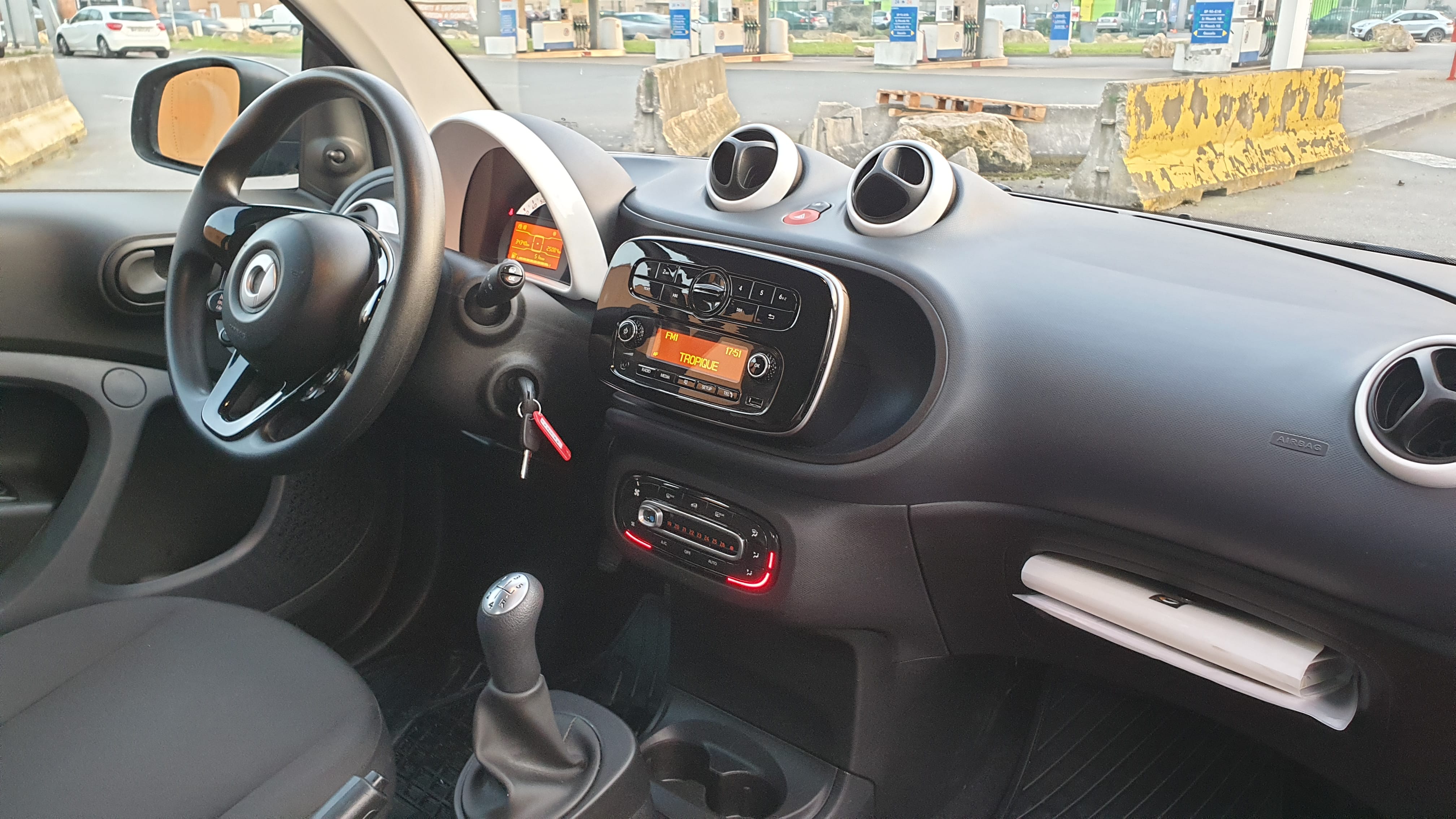 Smart Fortwo Coupé Chatillon - EQ059RQ avec Entrée audio / iPod
