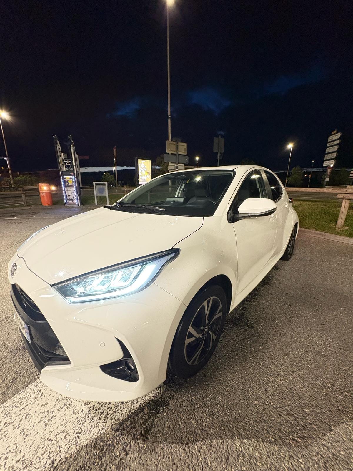 Toyota Yaris Hybride, 2024, Essence 95 / Électrique (hybride), automatique