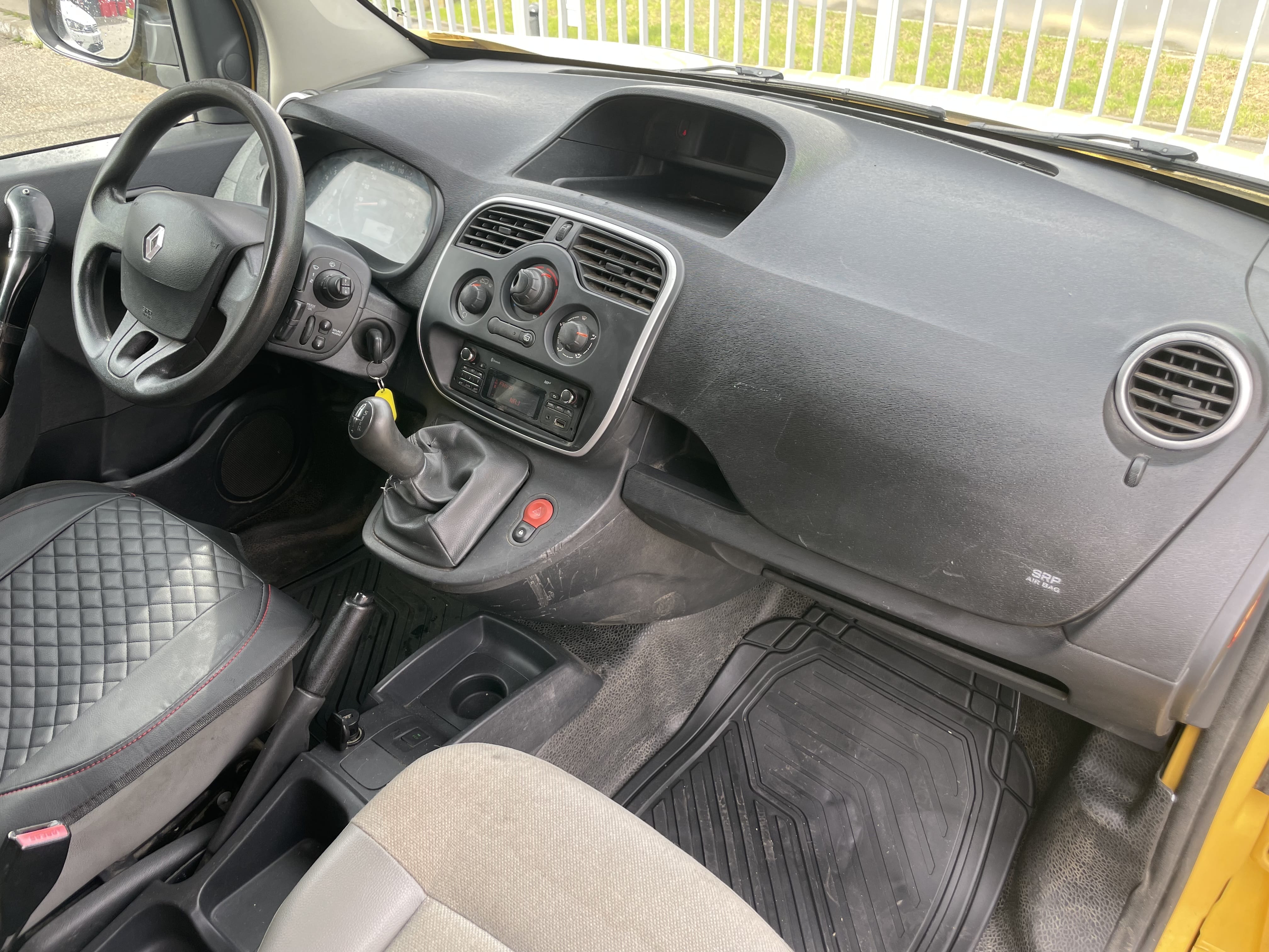 Renault Kangoo Express Diesel très pratique avec Pneus neige