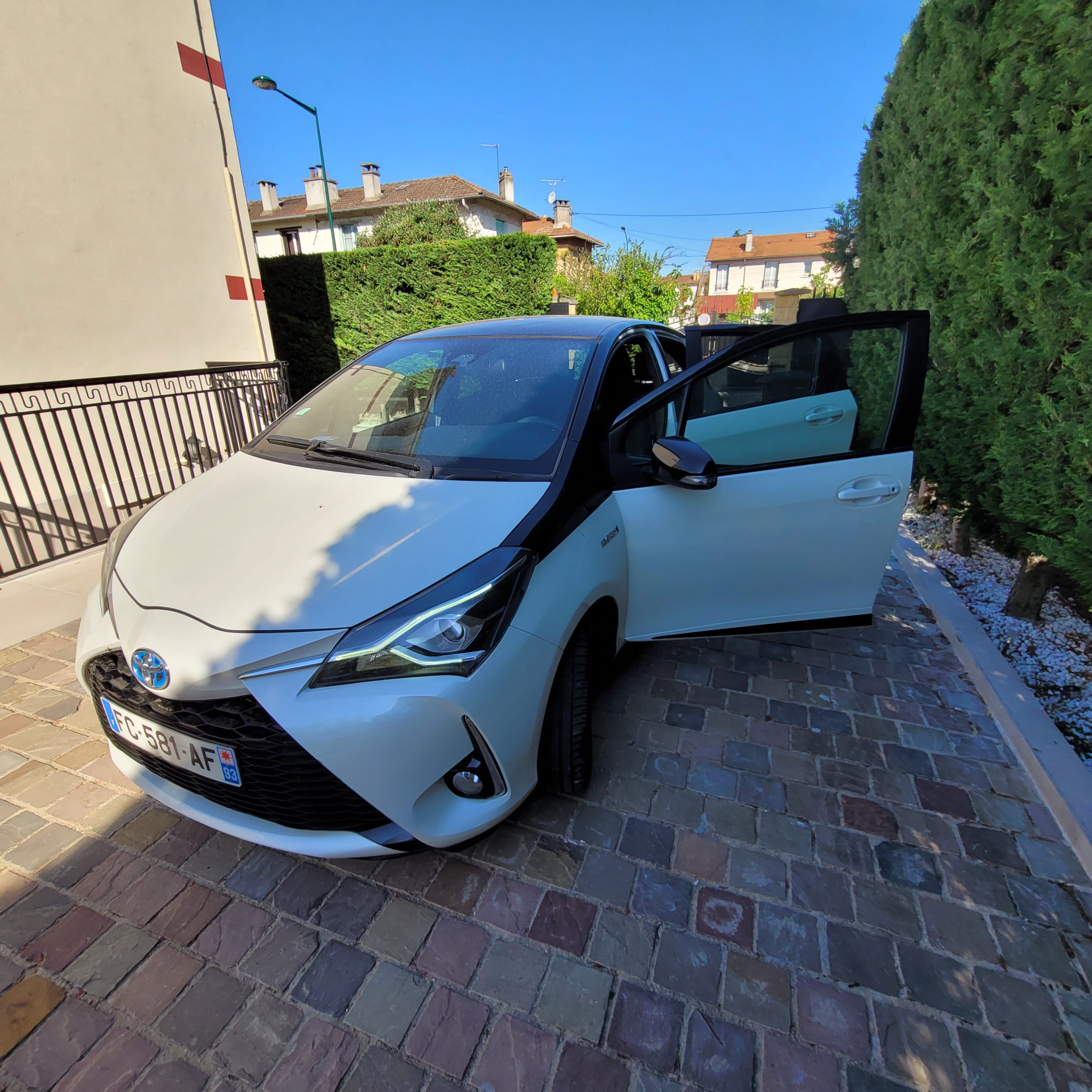 Toyota Yaris, 2018, Essence 95 / Électrique (hybride), automatique