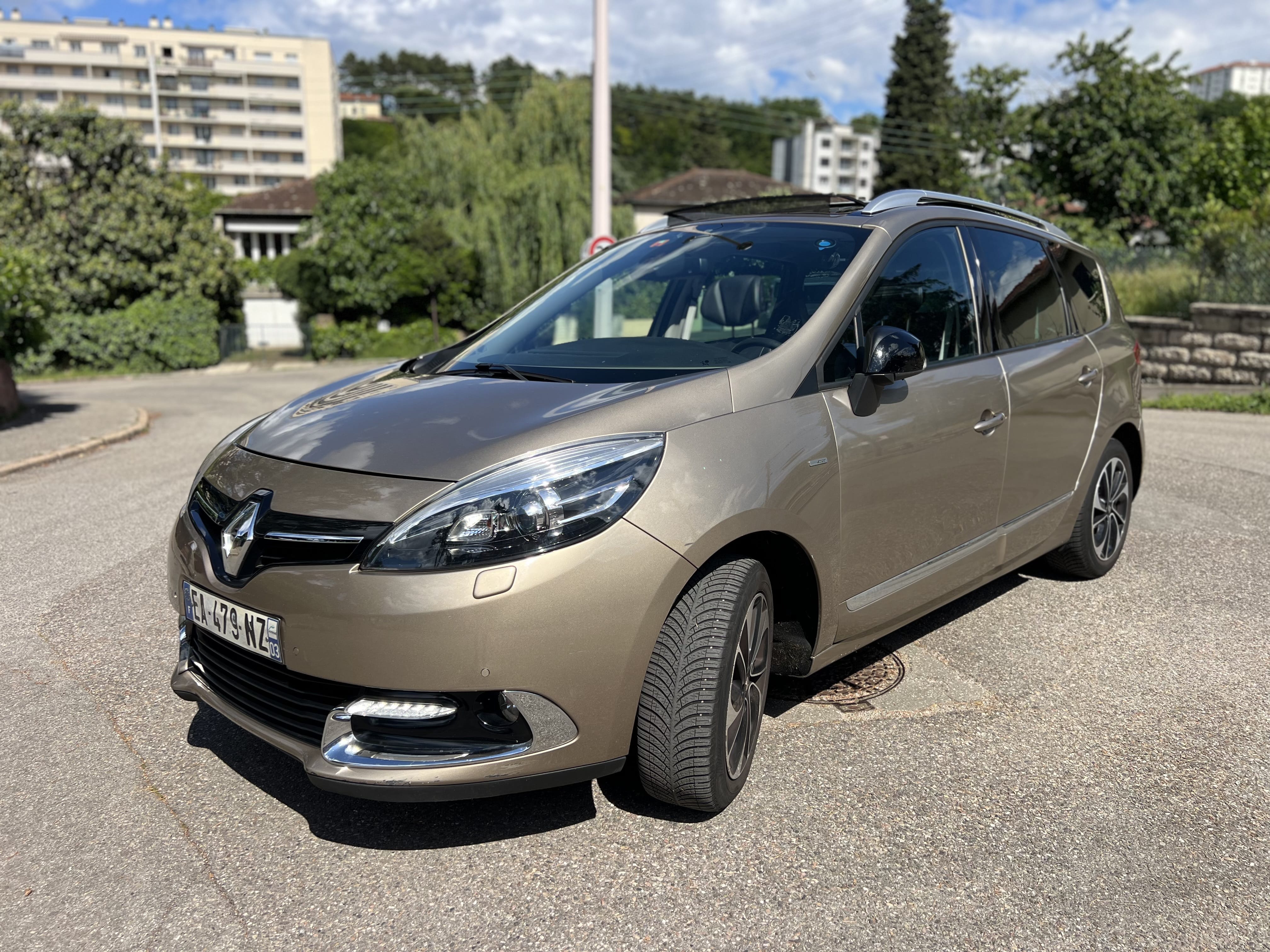 Renault Grand Scenic 1.2 TCE 130 BOSE EDITION 7PL - Essence - Boîte manuelle, 2015, Essence 95, 7 places